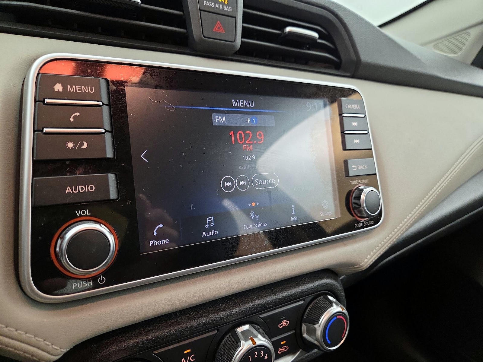 2020 Nissan Versa Sedan SV - Photo 16