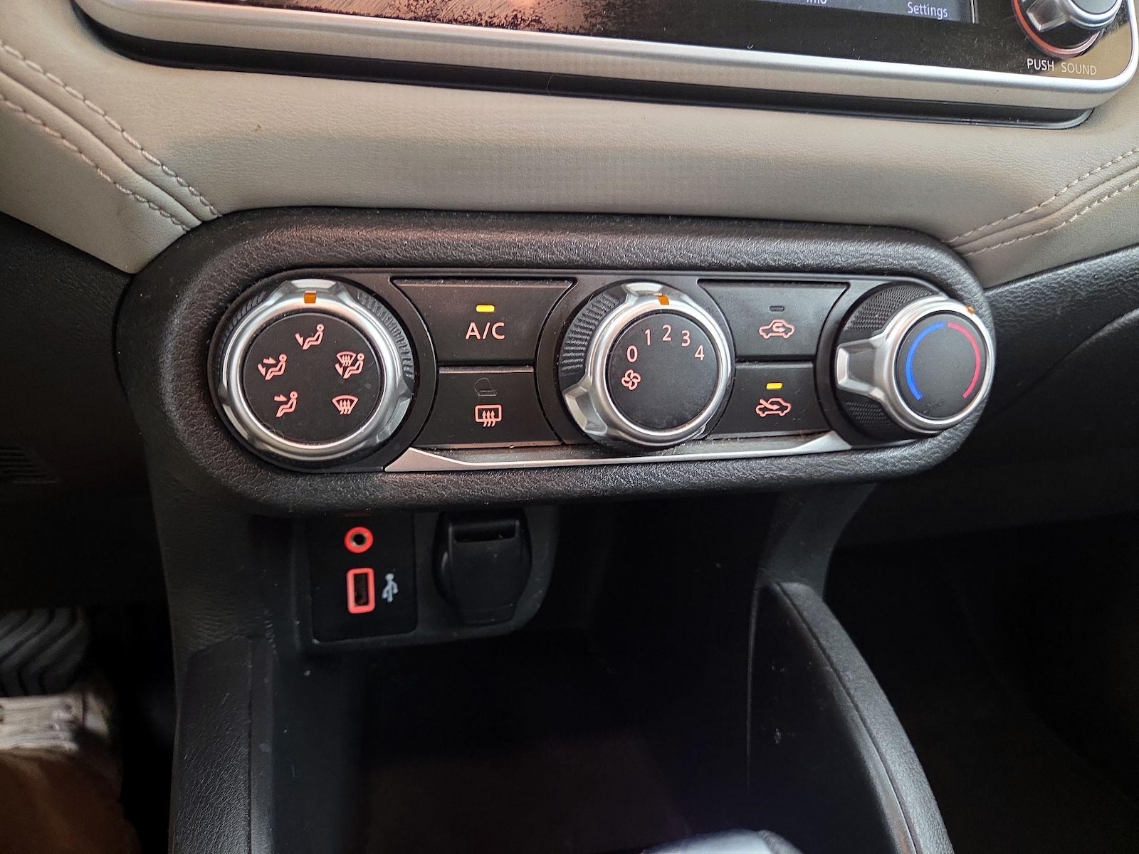 2020 Nissan Versa Sedan SV - Photo 17