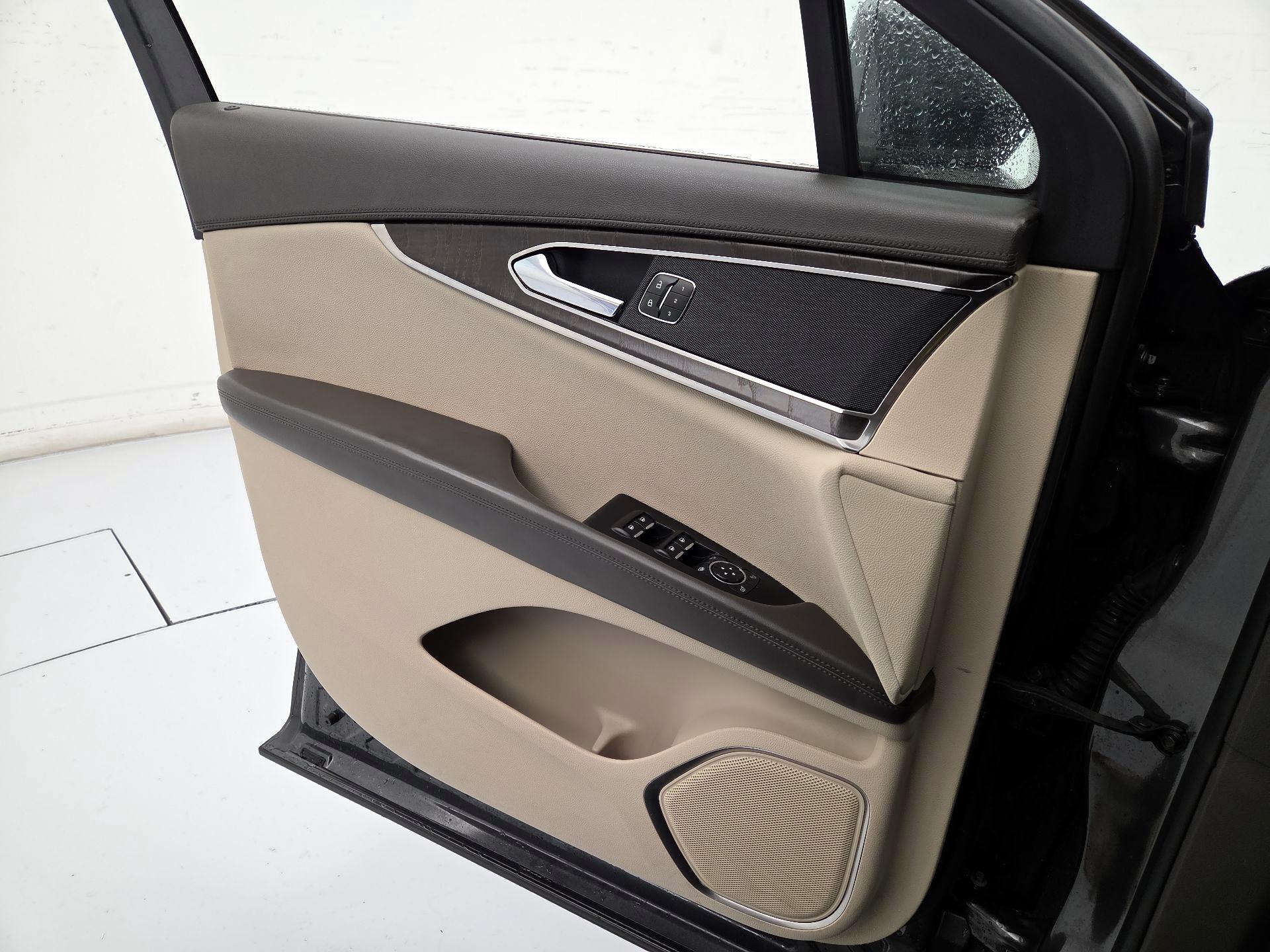 Thumbnail: 2019 Lincoln Nautilus - 12