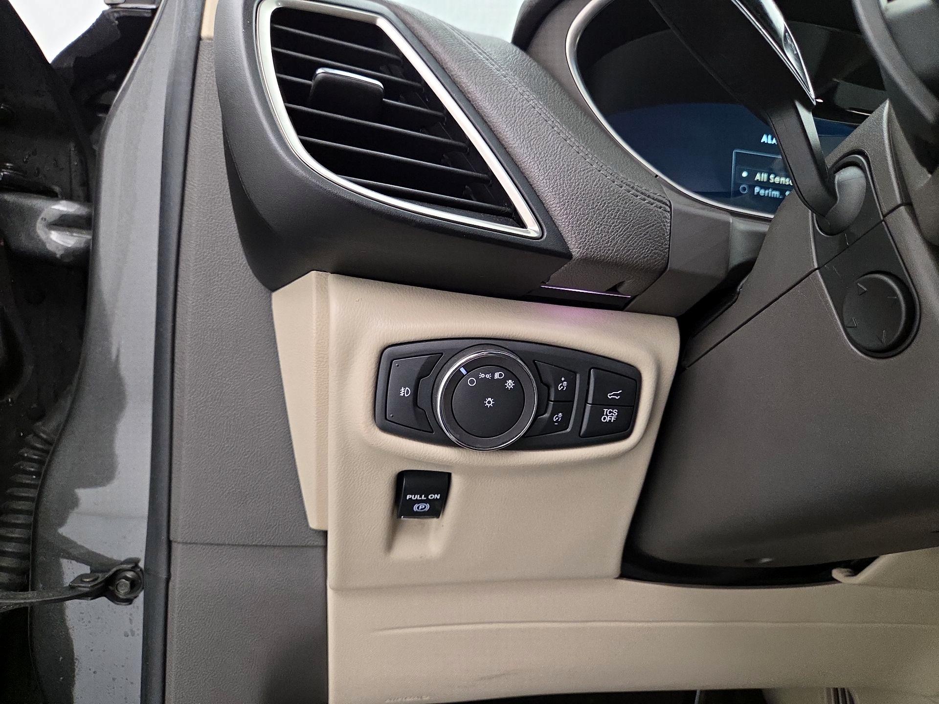 Thumbnail: 2019 Lincoln Nautilus - 13