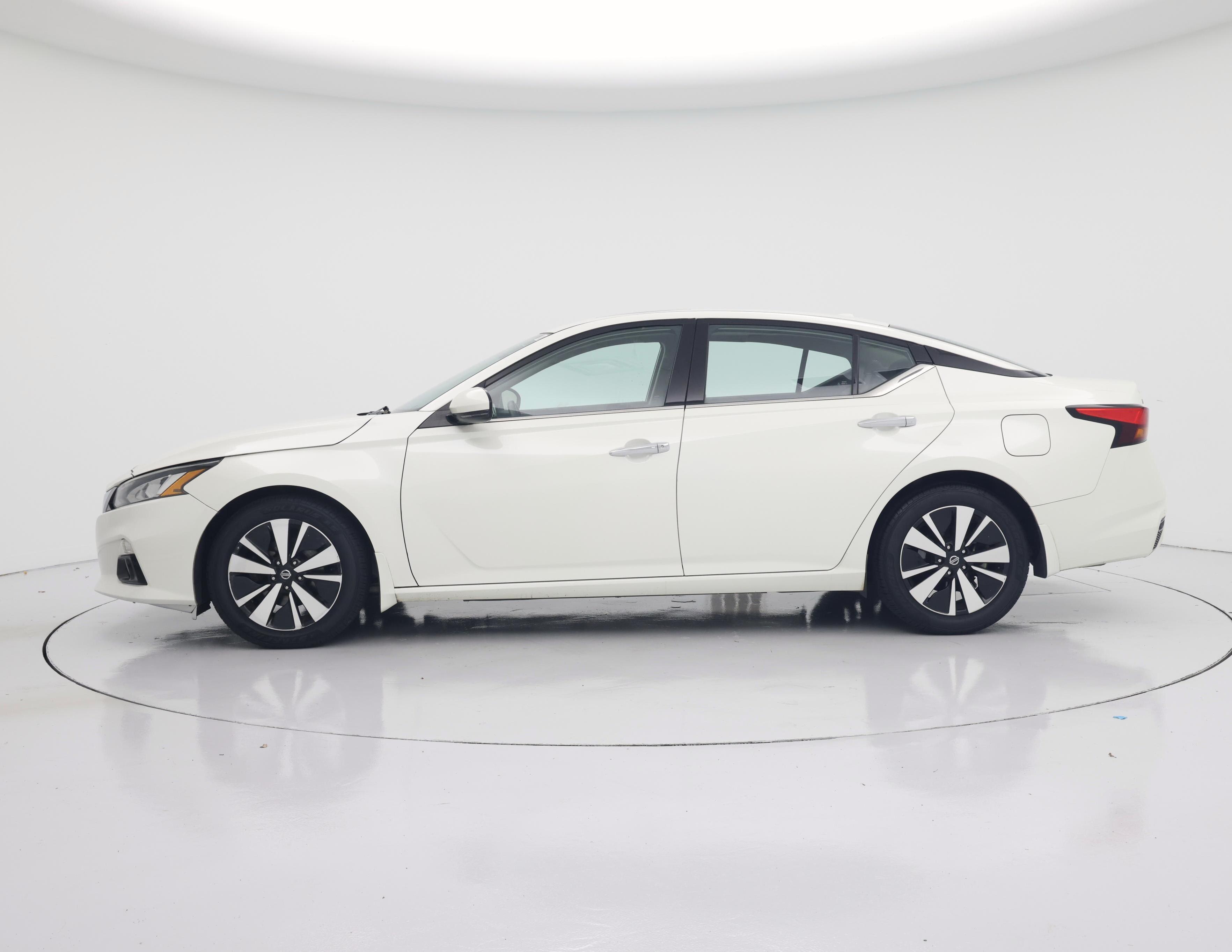 Thumbnail: 2020 Nissan Altima - 3