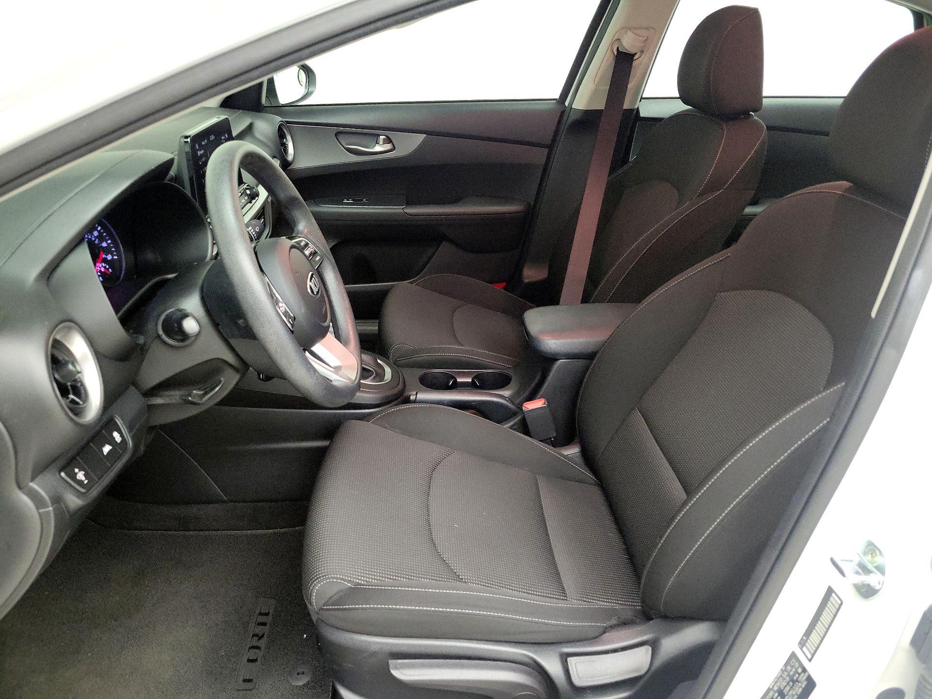 Thumbnail: 2021 Kia Forte - 11