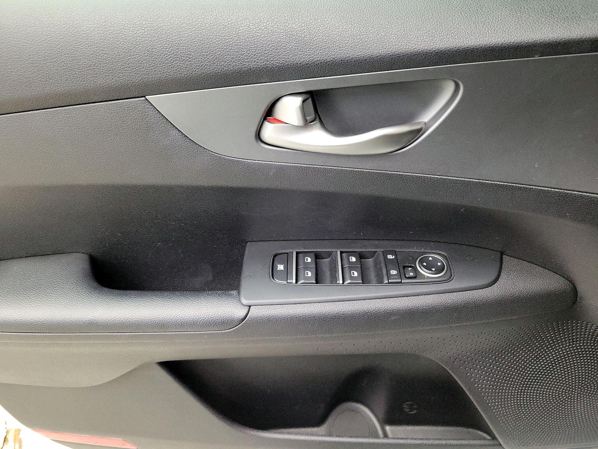 Thumbnail: 2021 Kia Forte - 12