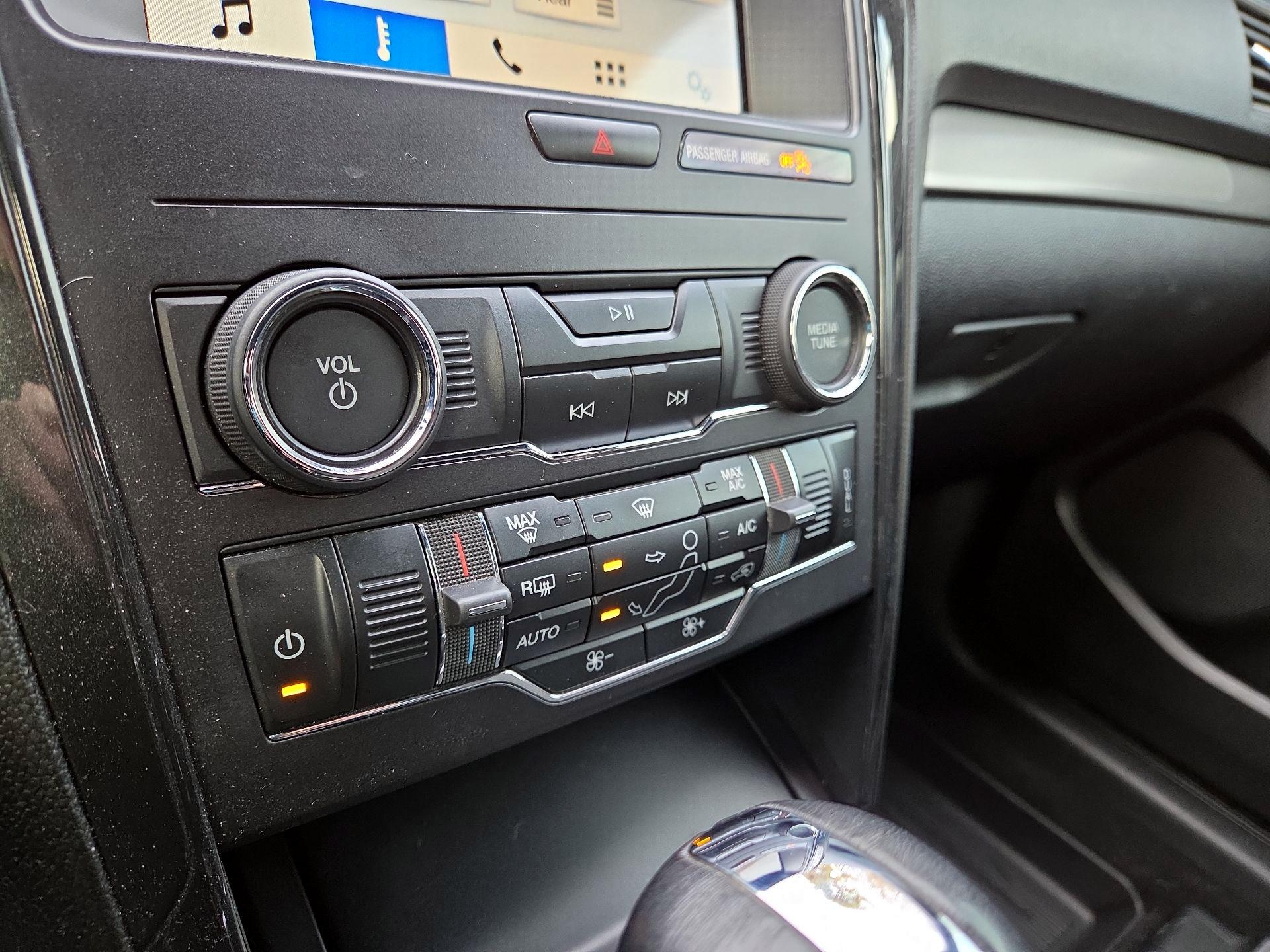 Thumbnail: 2019 Ford Explorer - 14