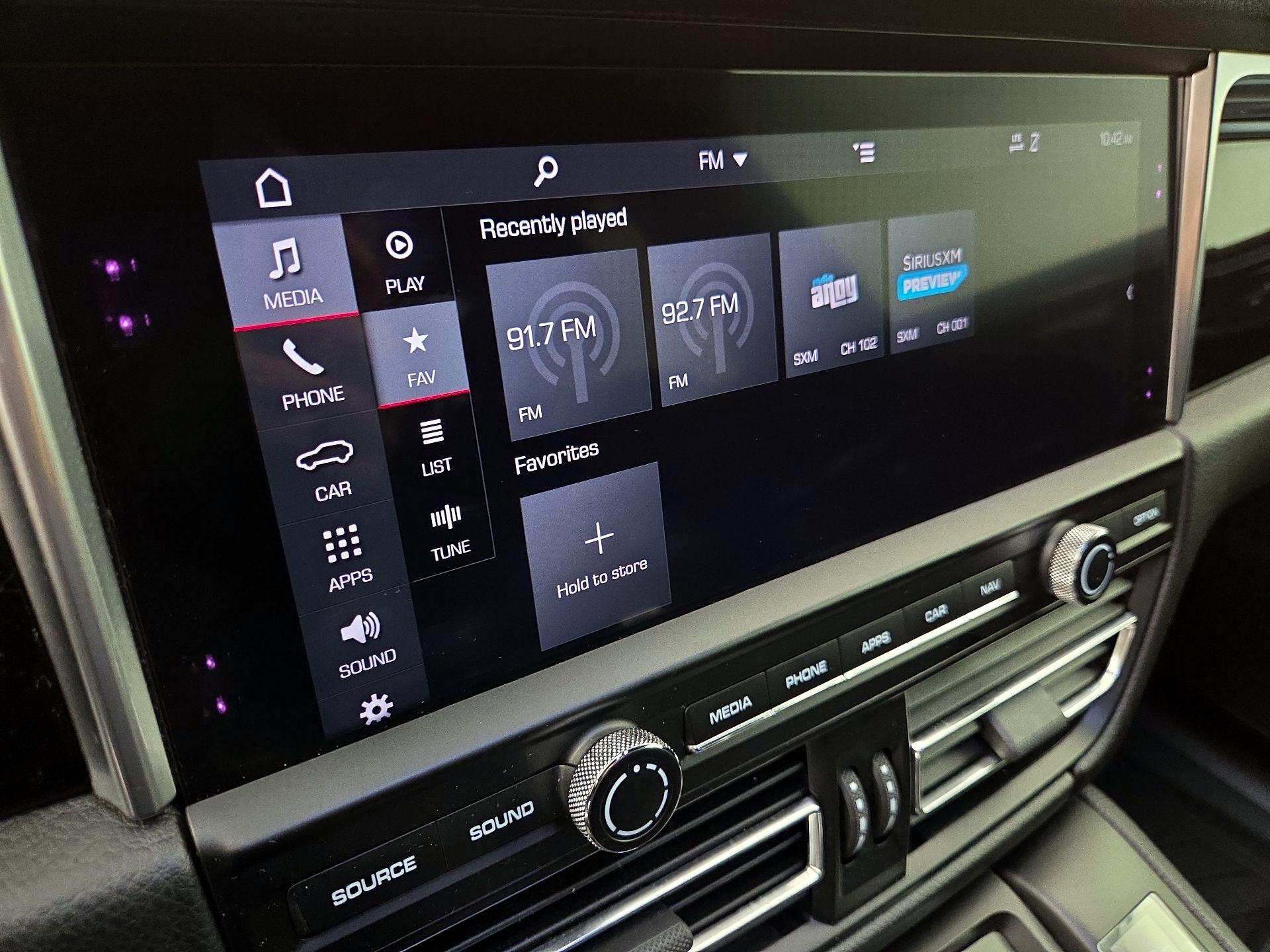 Thumbnail: 2019 Porsche Macan - 16
