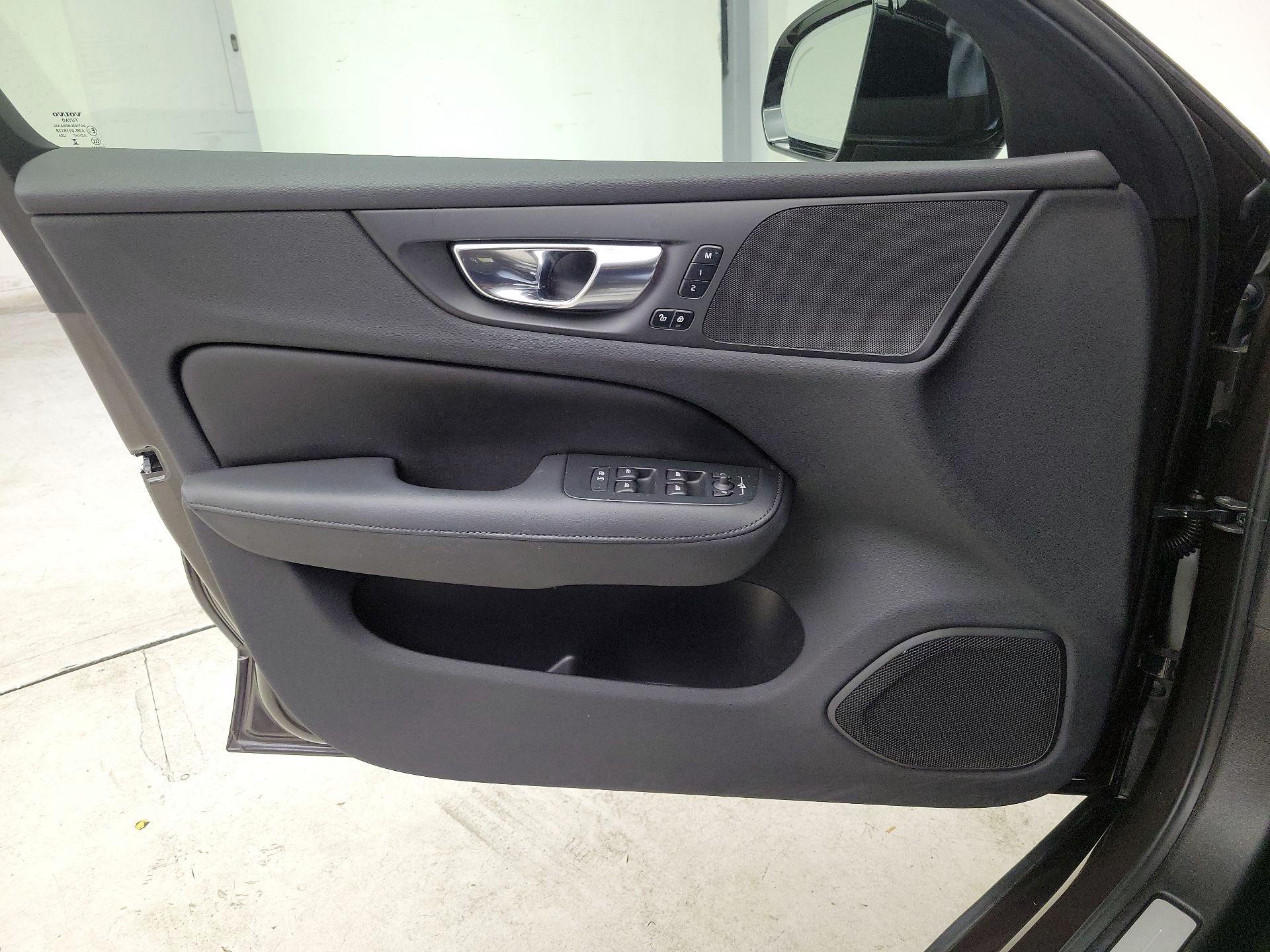 Thumbnail: 2023 Volvo S60 - 12