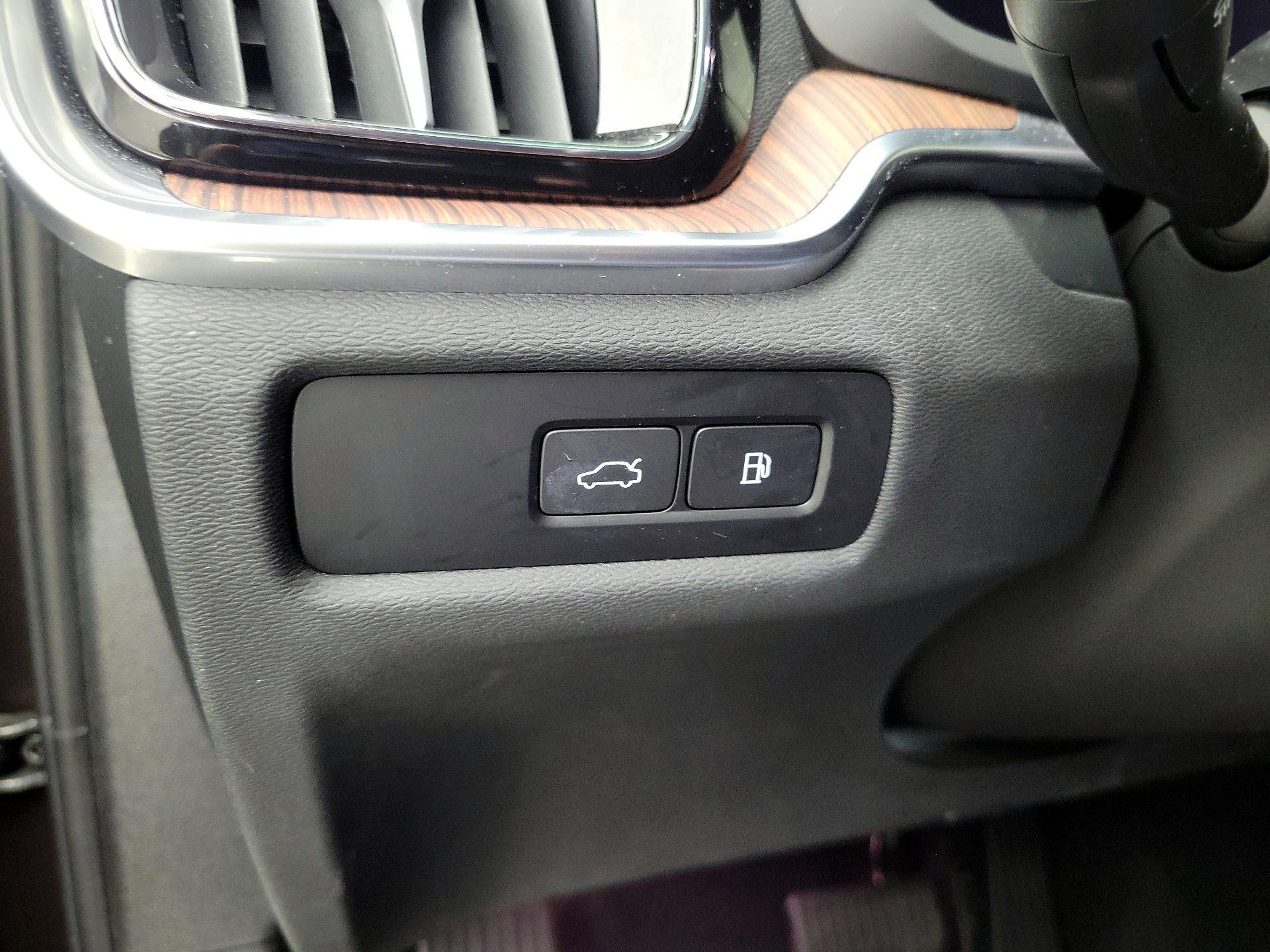 Thumbnail: 2023 Volvo S60 - 13