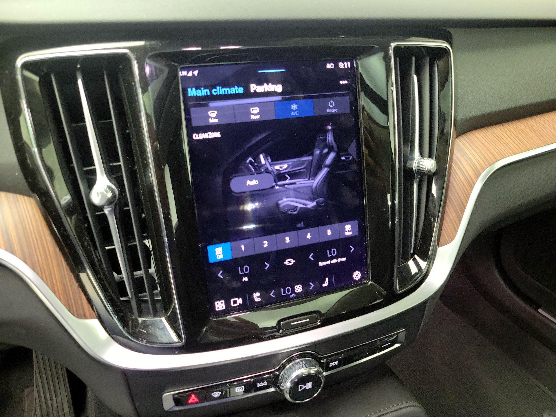 Thumbnail: 2023 Volvo S60 - 17