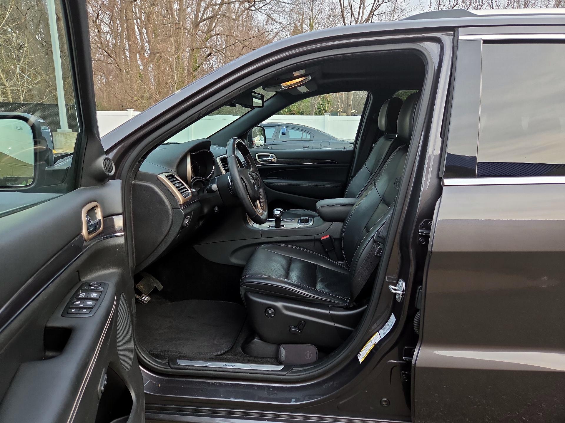 Thumbnail: 2015 Jeep Grand Cherokee - 9