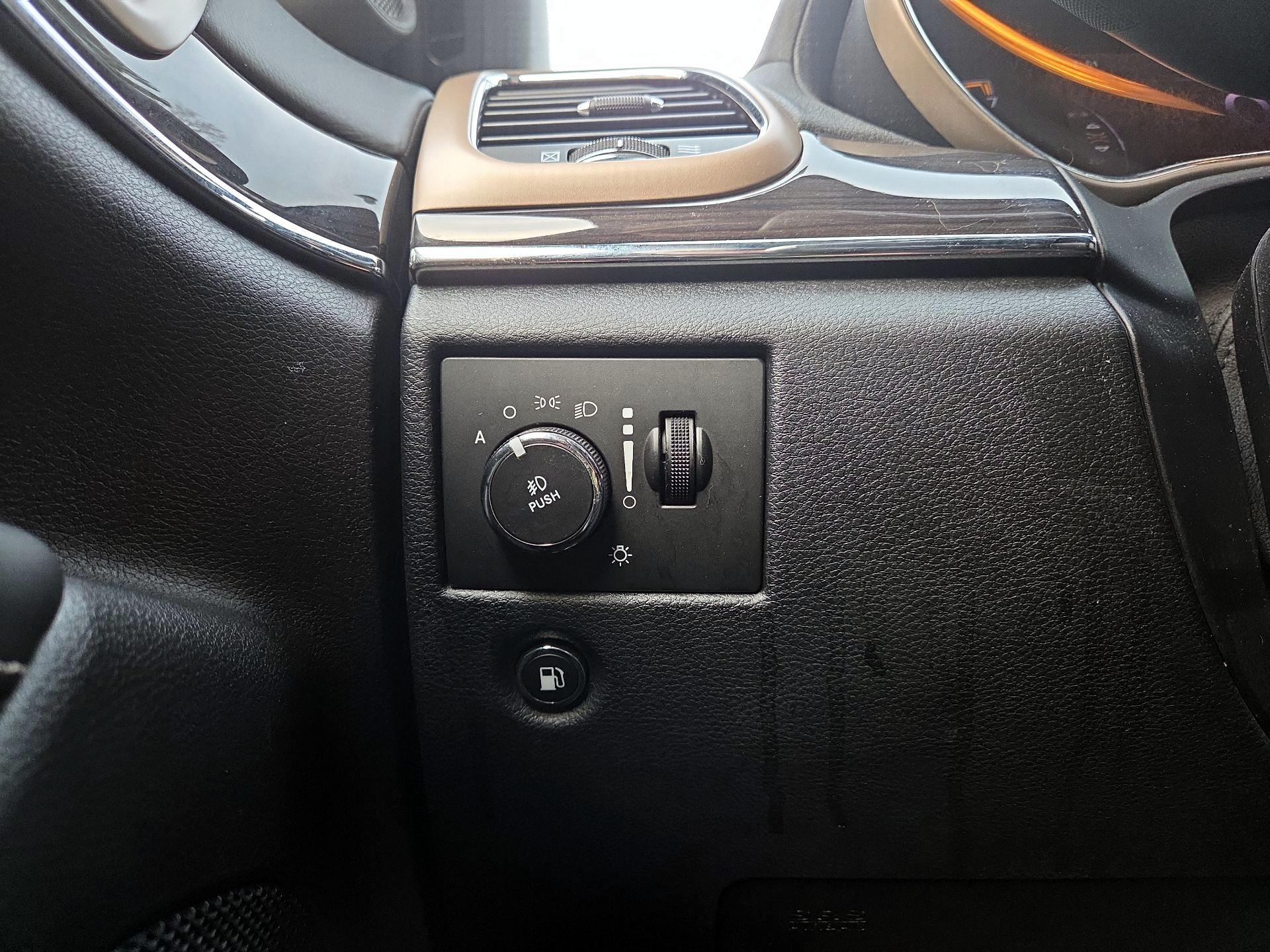 Thumbnail: 2015 Jeep Grand Cherokee - 11