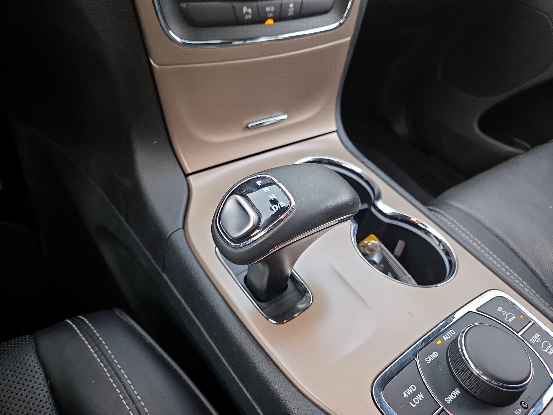 Thumbnail: 2015 Jeep Grand Cherokee - 16