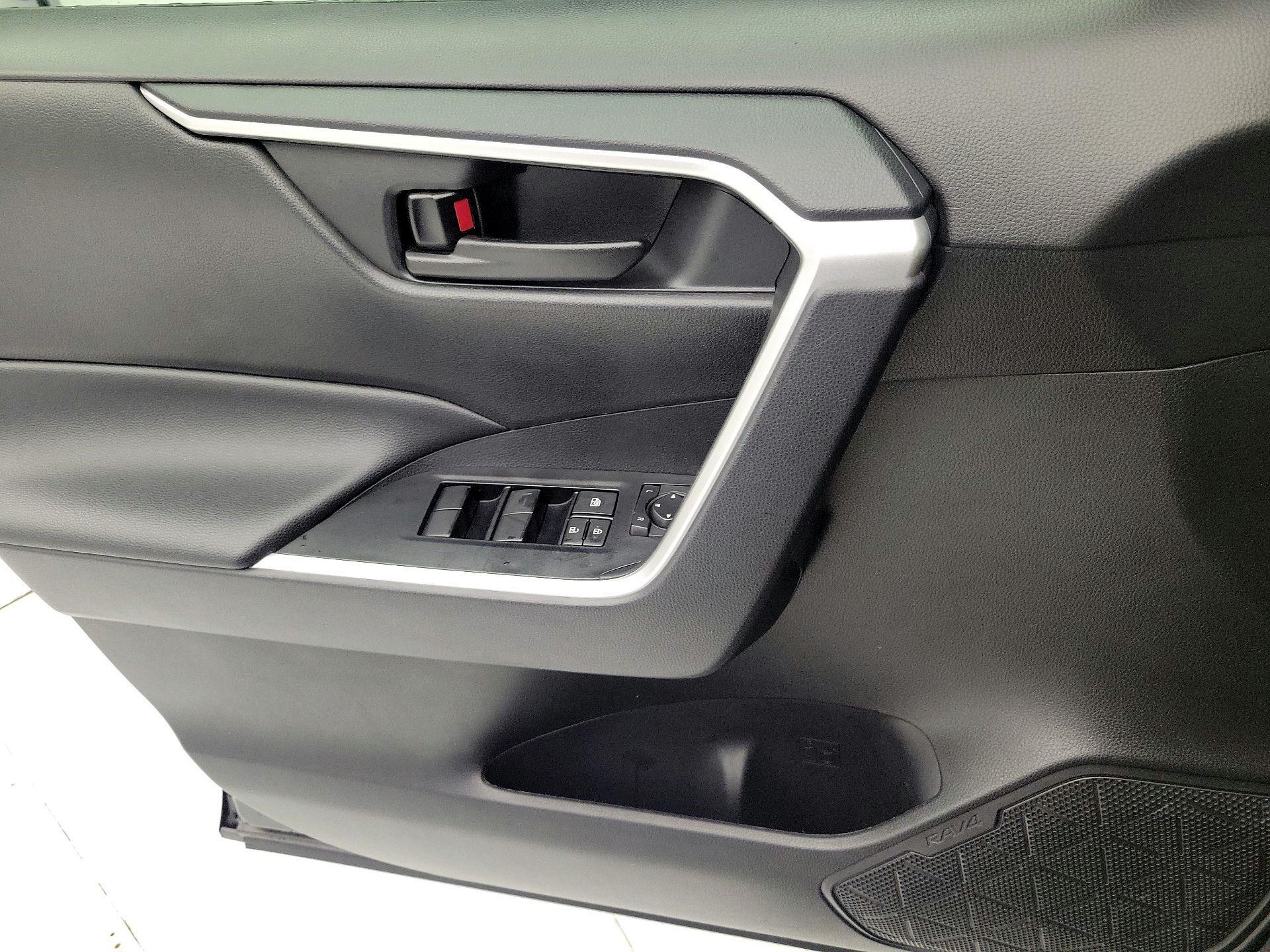 Thumbnail: 2021 Toyota RAV4 - 10