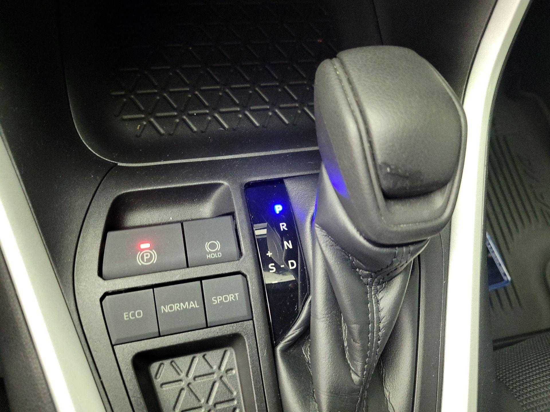 Thumbnail: 2021 Toyota RAV4 - 14