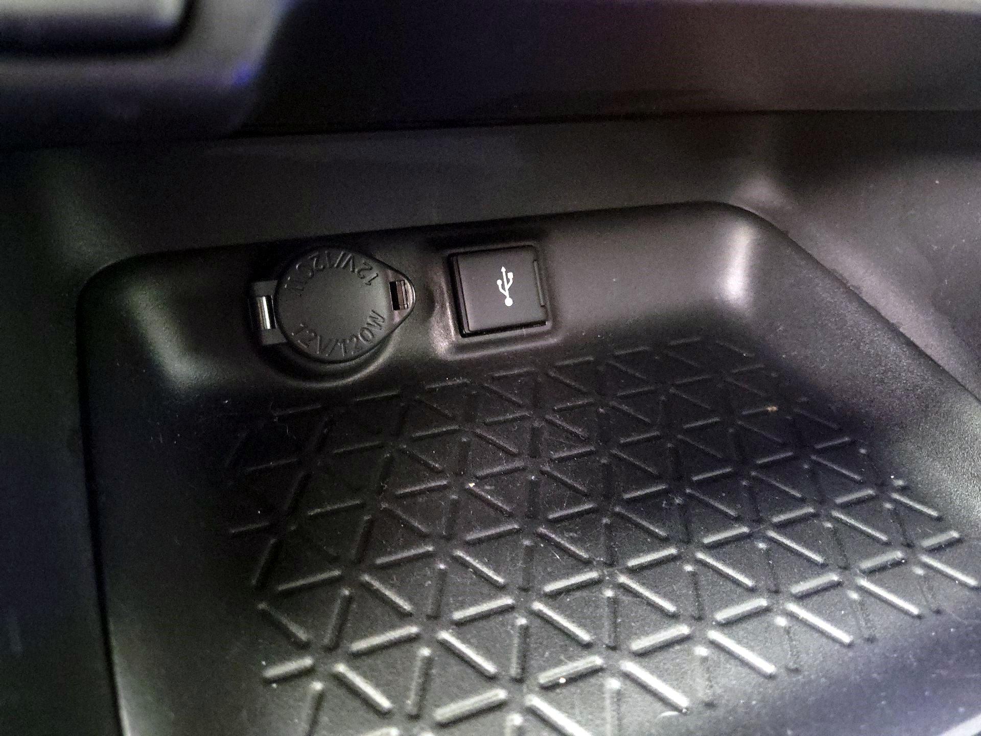 Thumbnail: 2021 Toyota RAV4 - 15