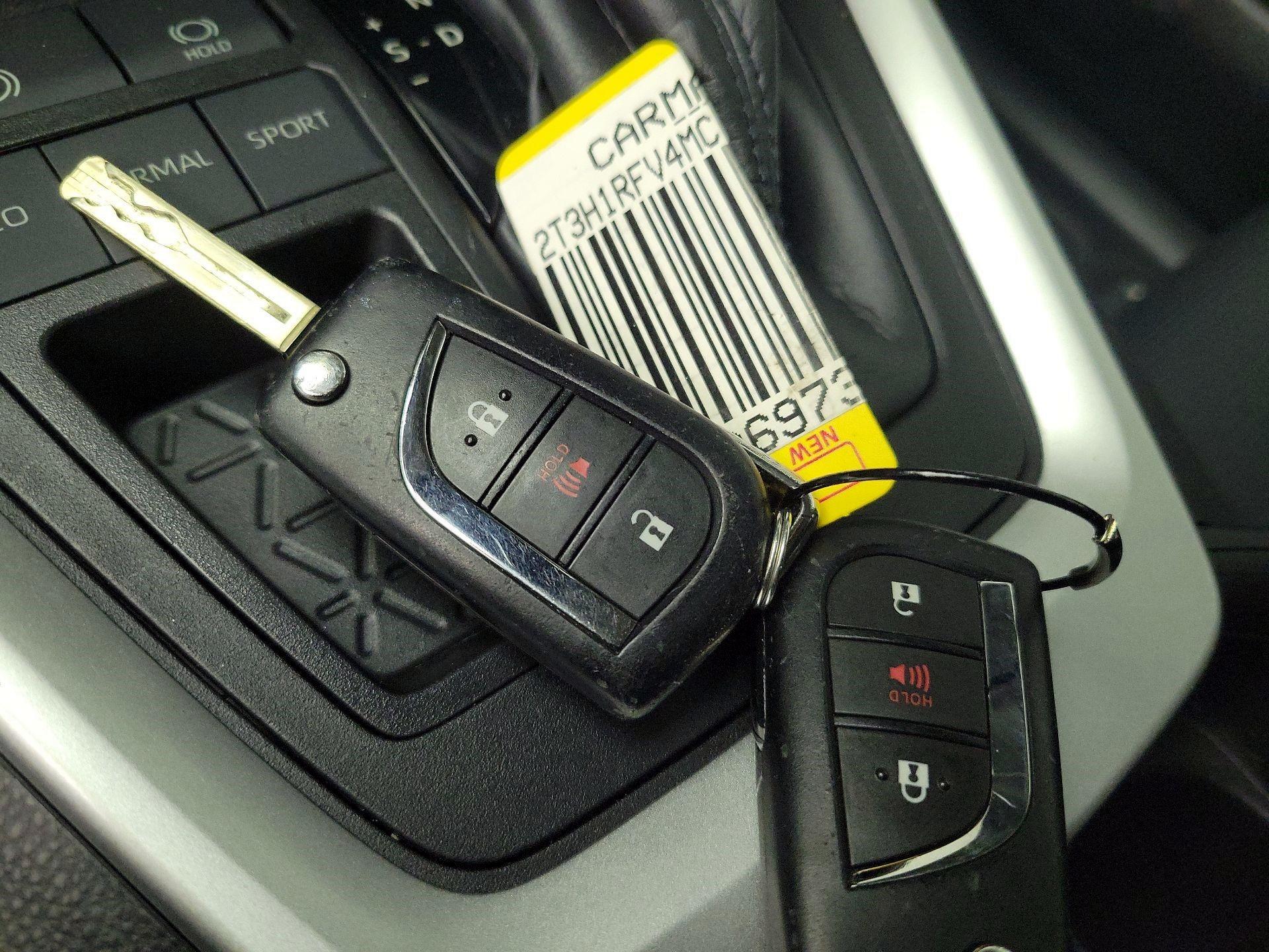 Thumbnail: 2021 Toyota RAV4 - 19