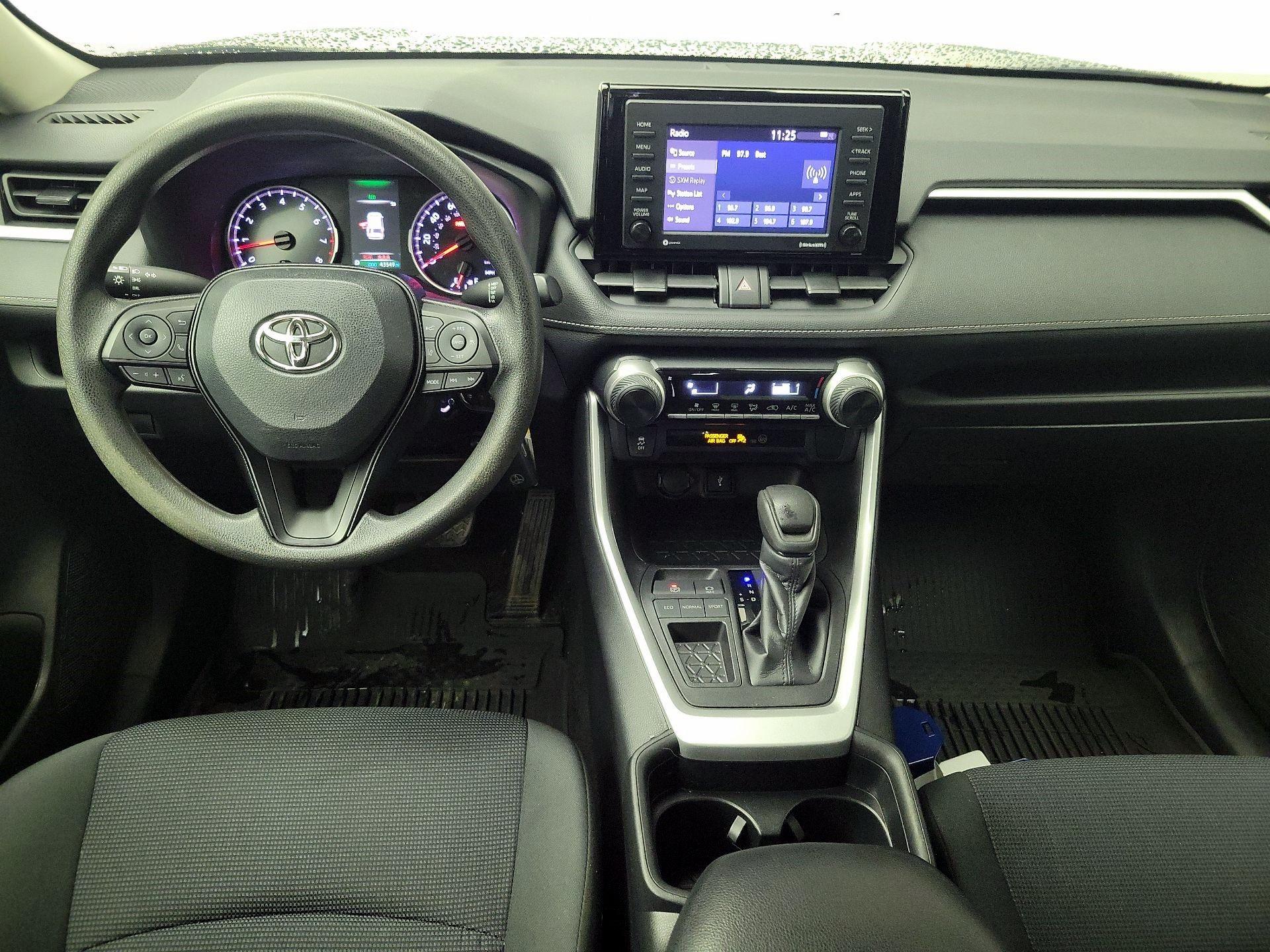 Thumbnail: 2021 Toyota RAV4 - 8