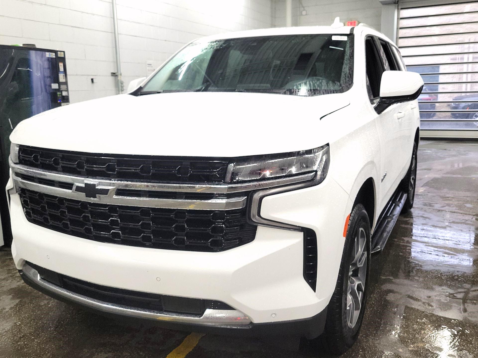 Thumbnail: 2023 Chevrolet Tahoe - 3