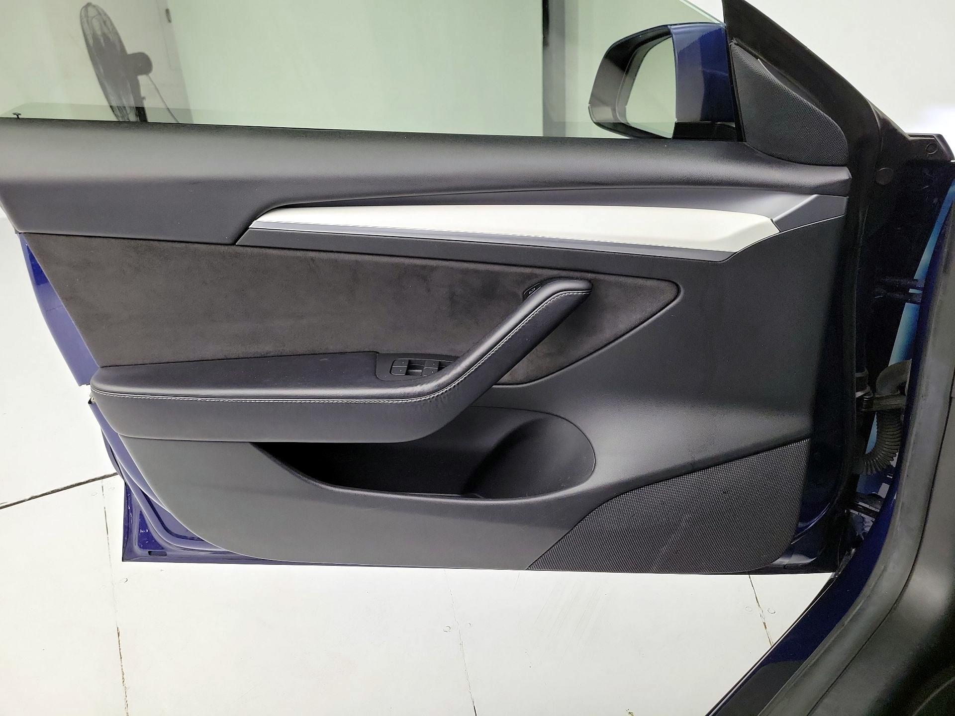 Thumbnail: 2022 Tesla Model 3 - 12