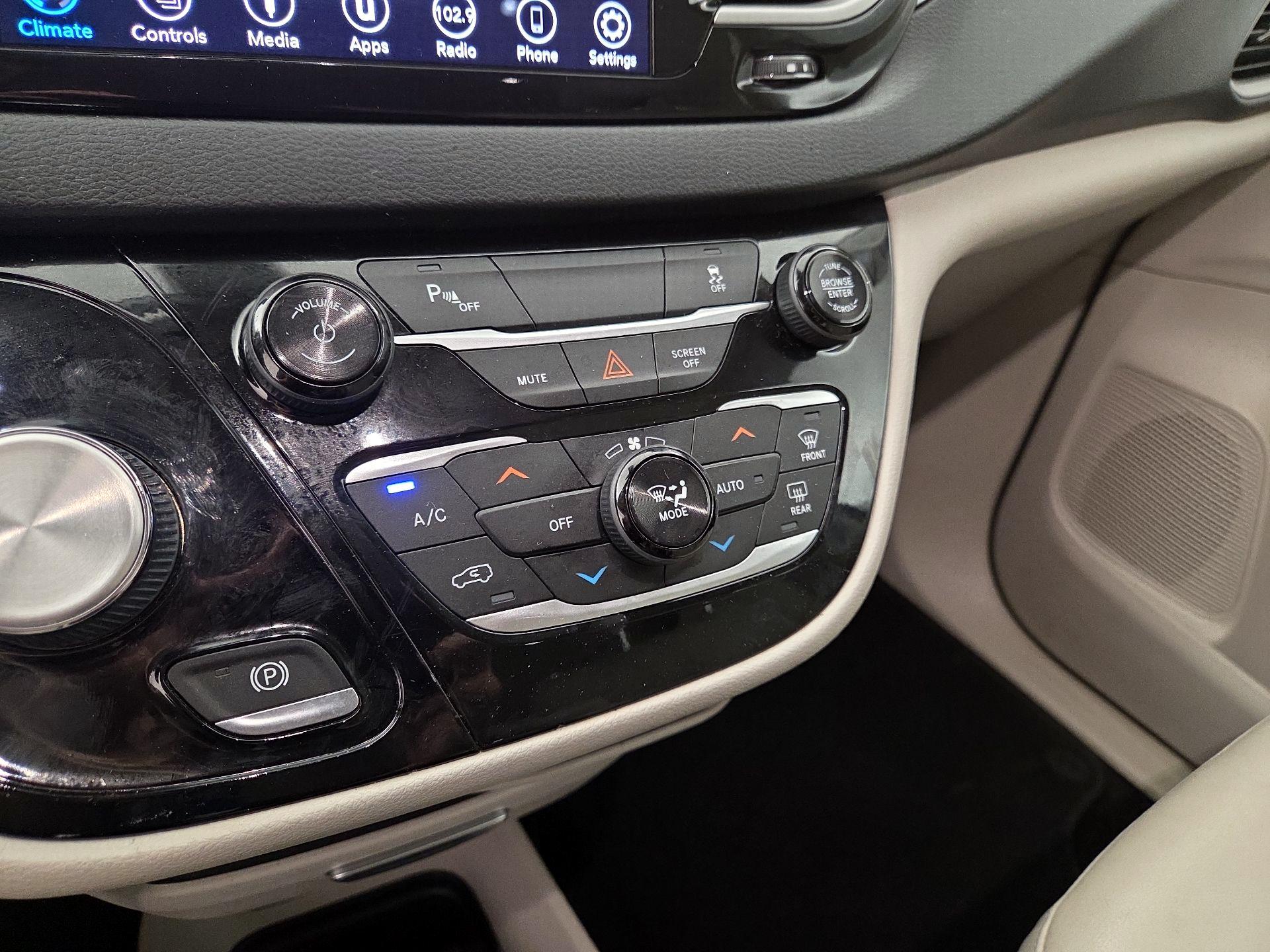 Thumbnail: 2018 Chrysler Pacifica - 16