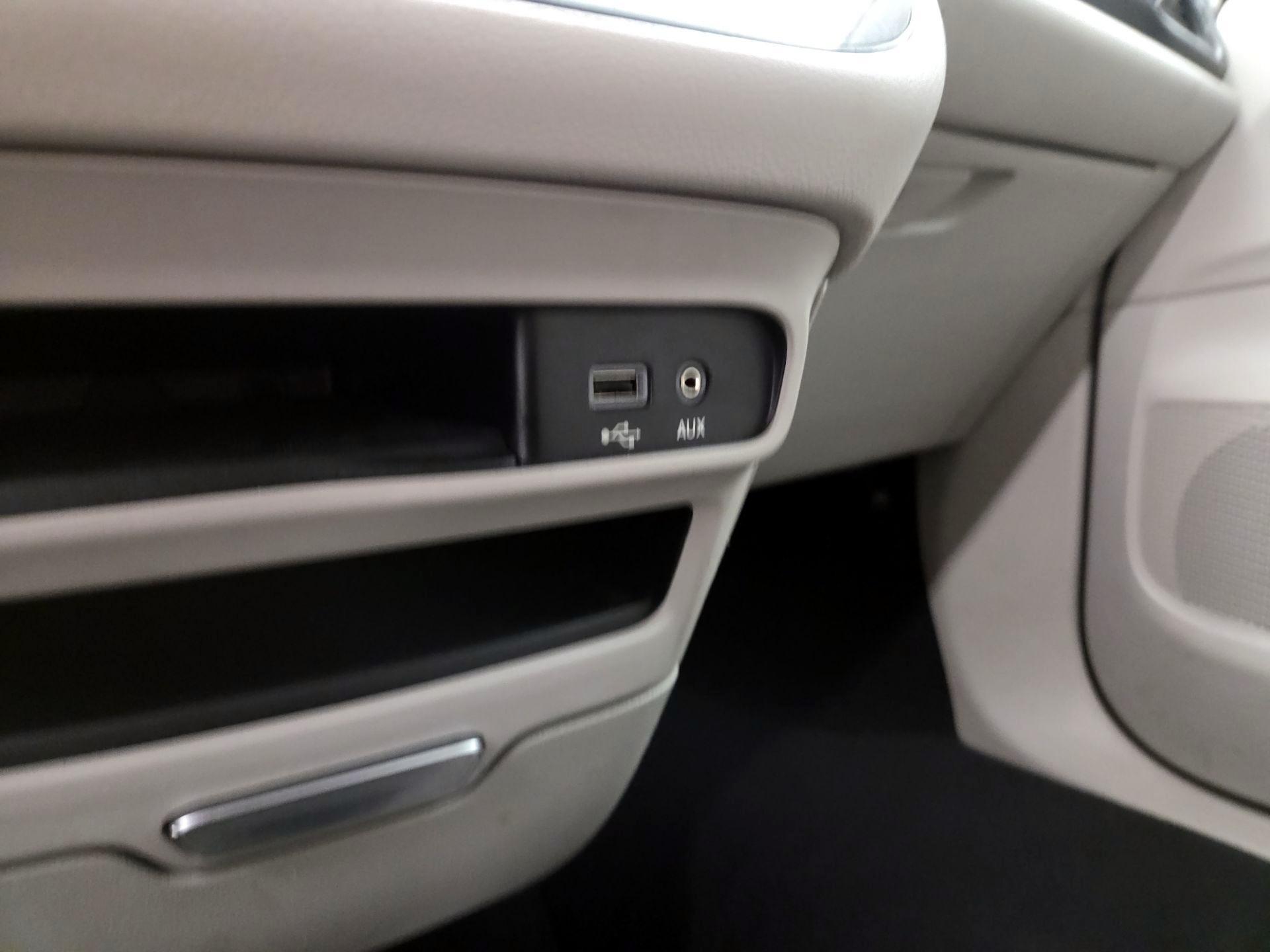 Thumbnail: 2018 Chrysler Pacifica - 18