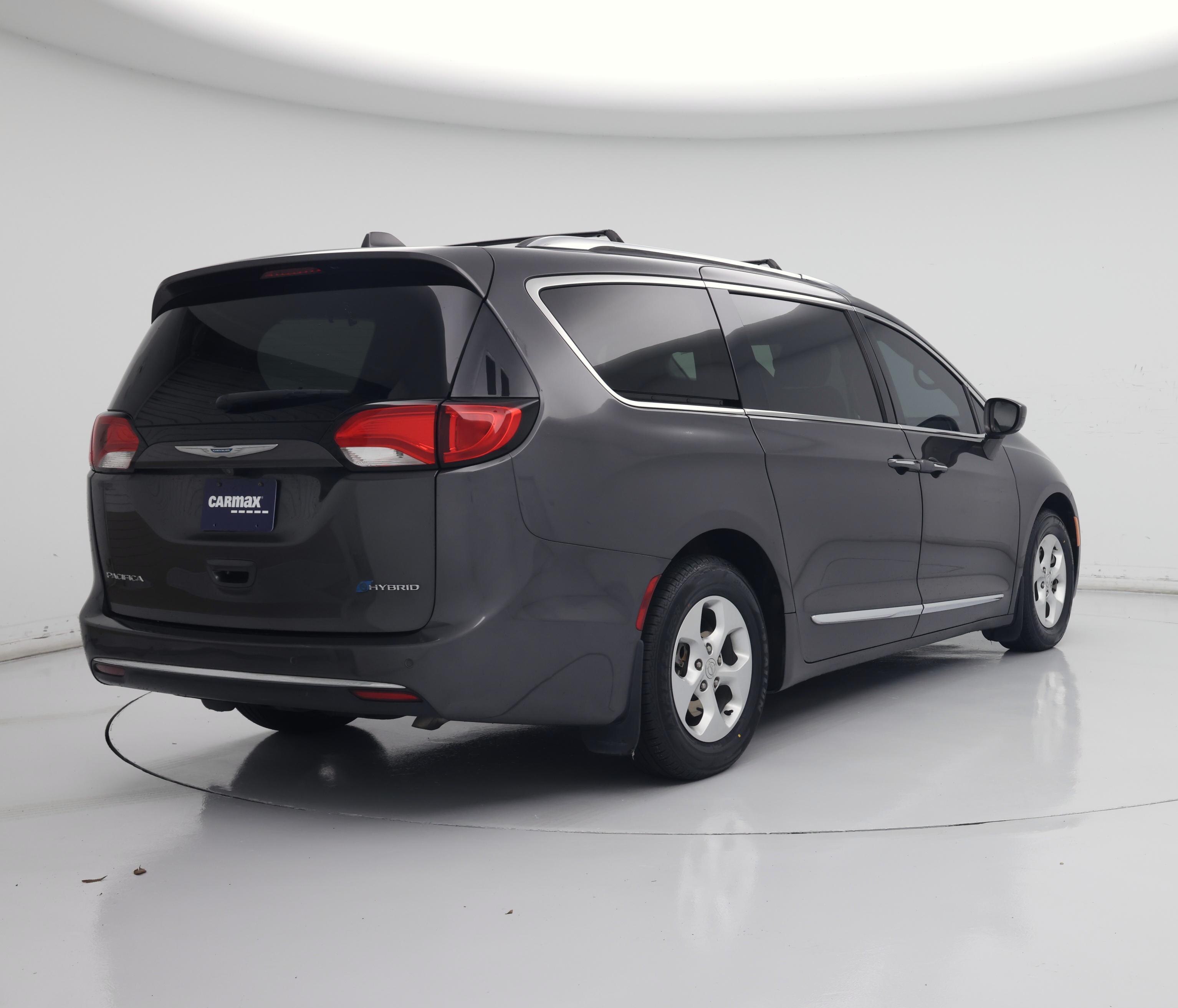 Thumbnail: 2018 Chrysler Pacifica - 8