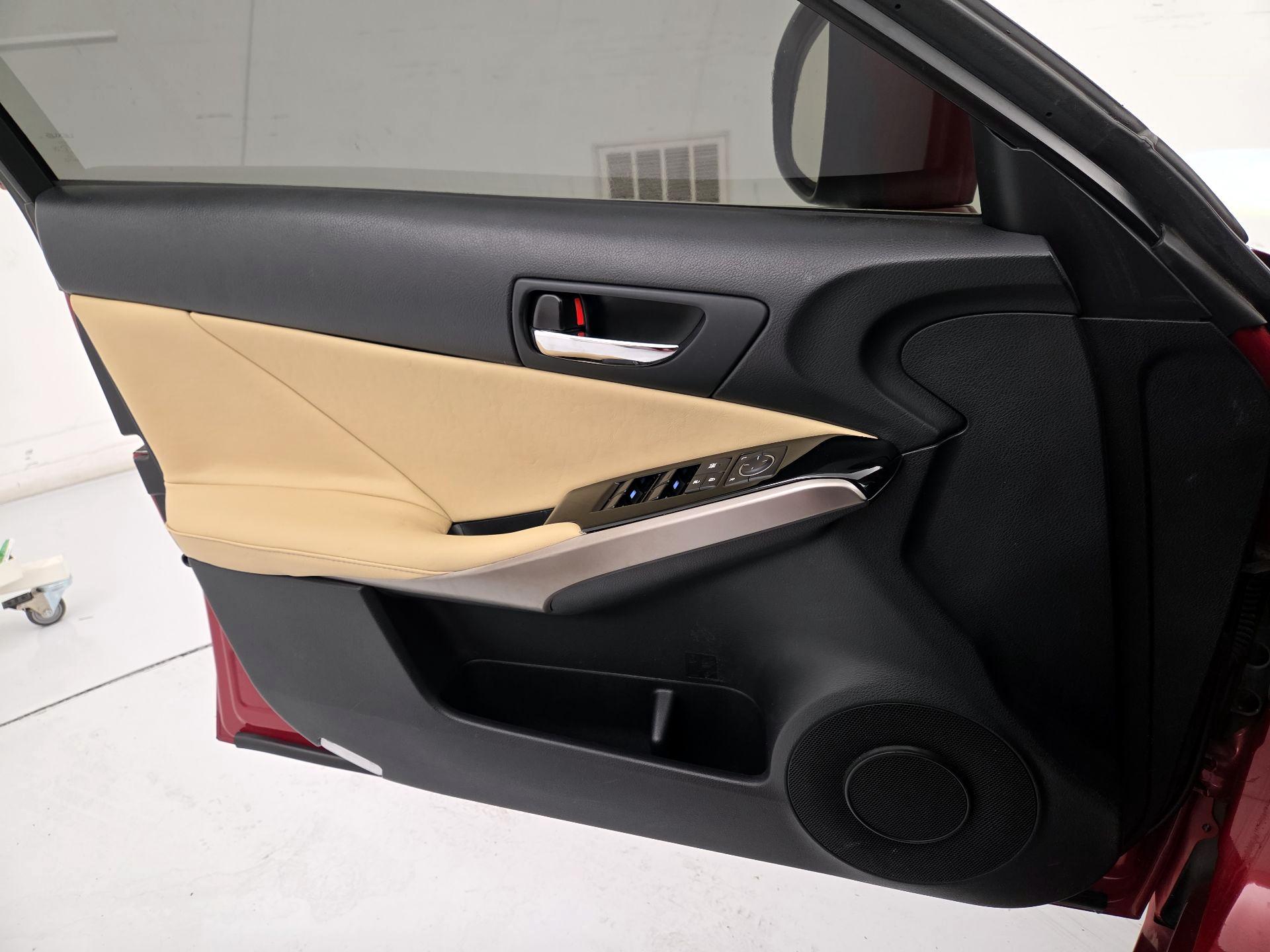 Thumbnail: 2015 Lexus IS - 12