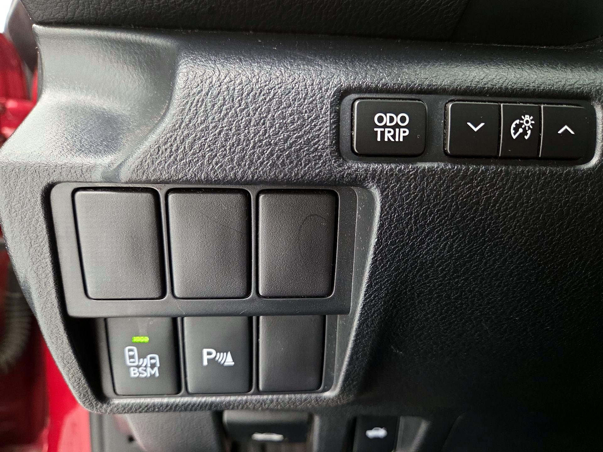 Thumbnail: 2015 Lexus IS - 13