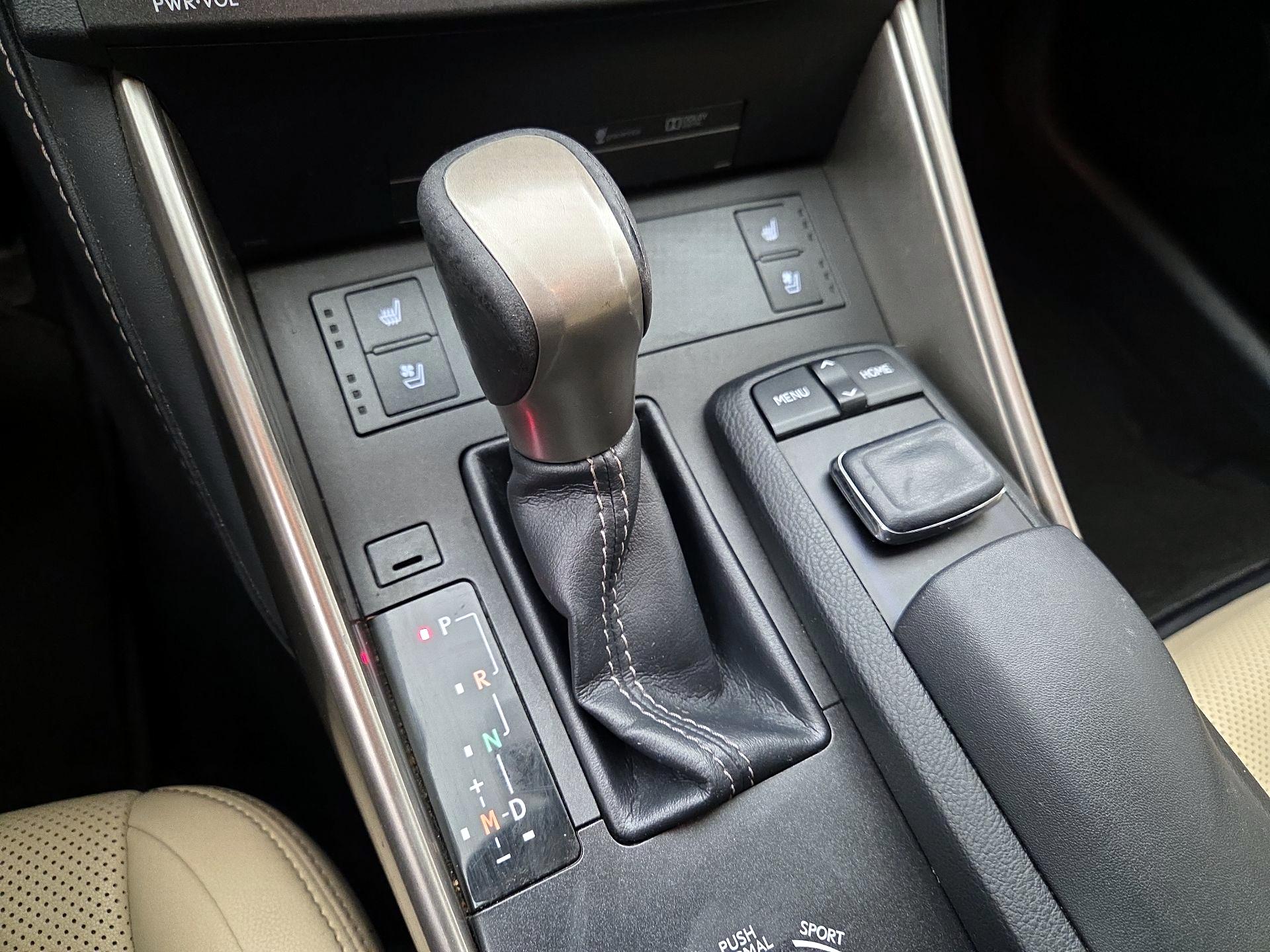 Thumbnail: 2015 Lexus IS - 17