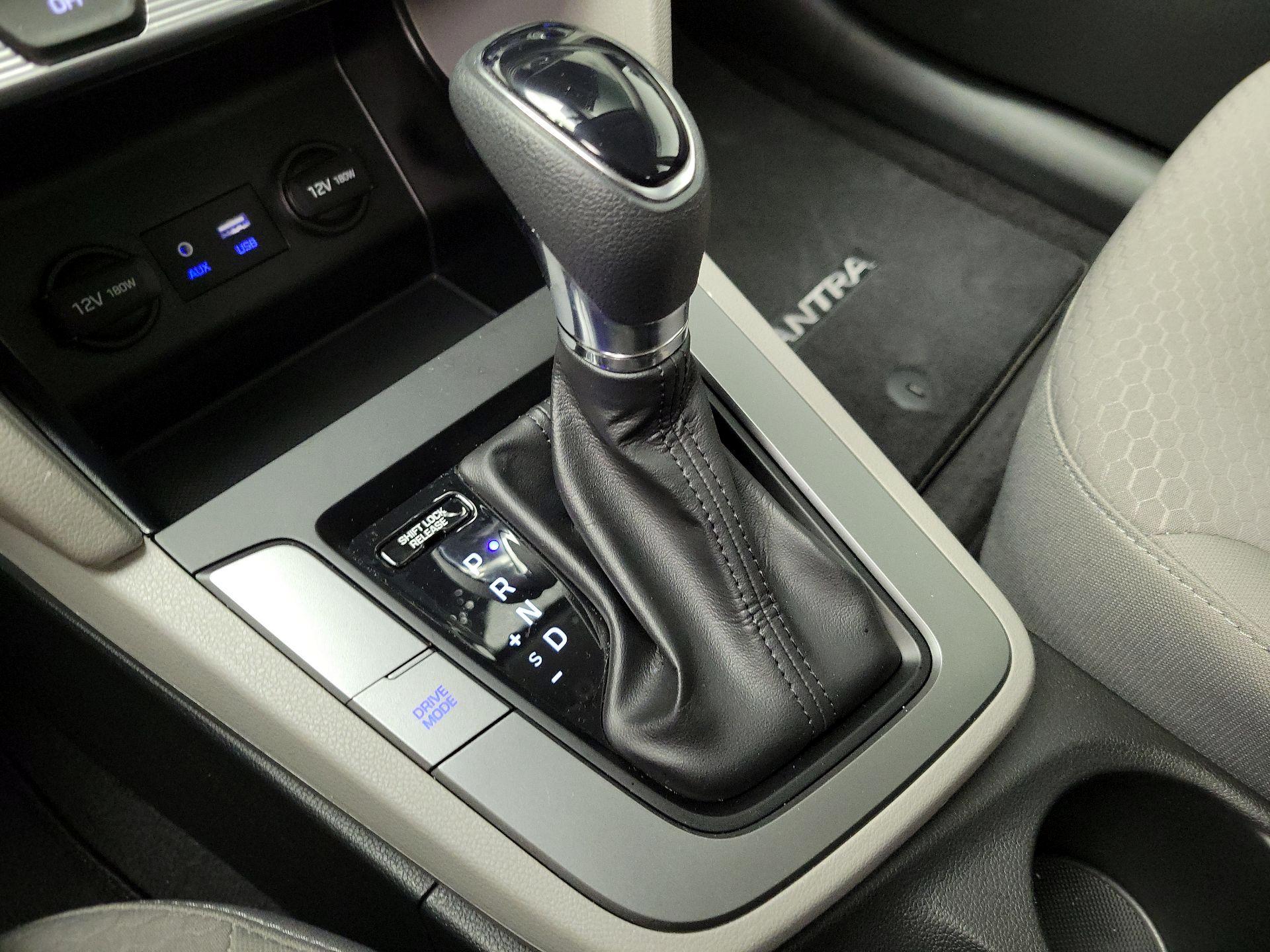 Thumbnail: 2020 Hyundai Elantra - 17