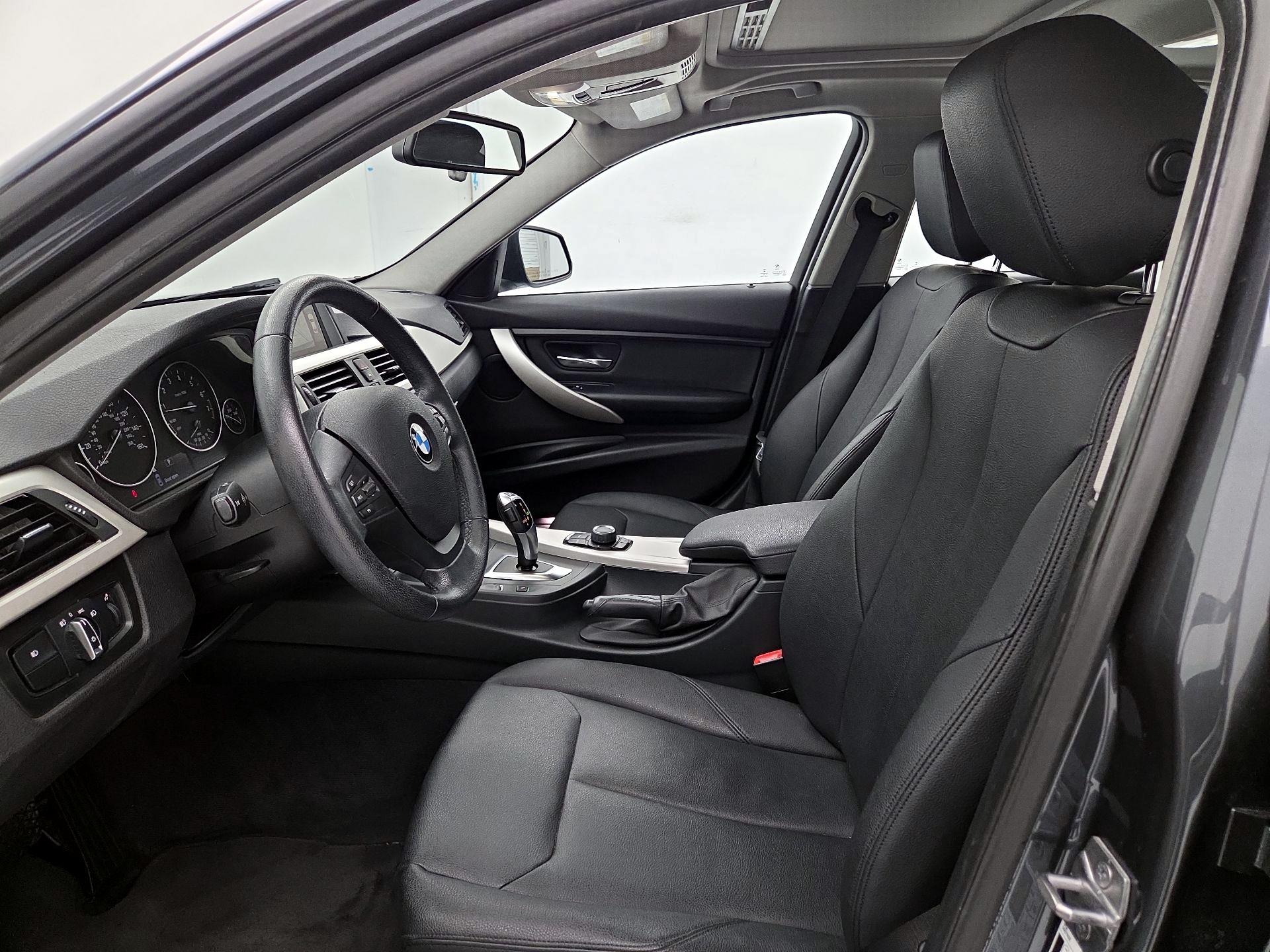 Thumbnail: 2017 BMW 3 Series - 11