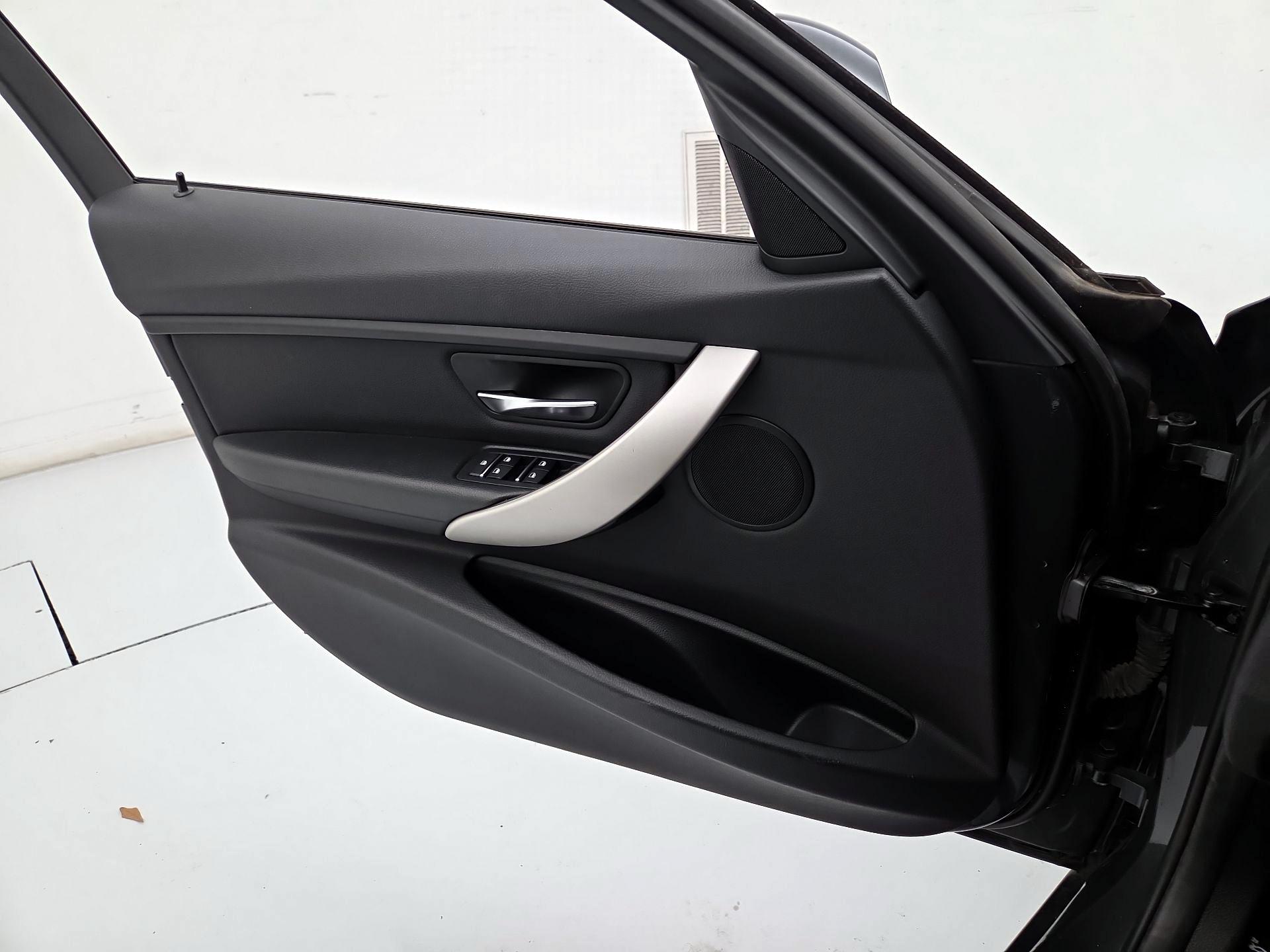 Thumbnail: 2017 BMW 3 Series - 12