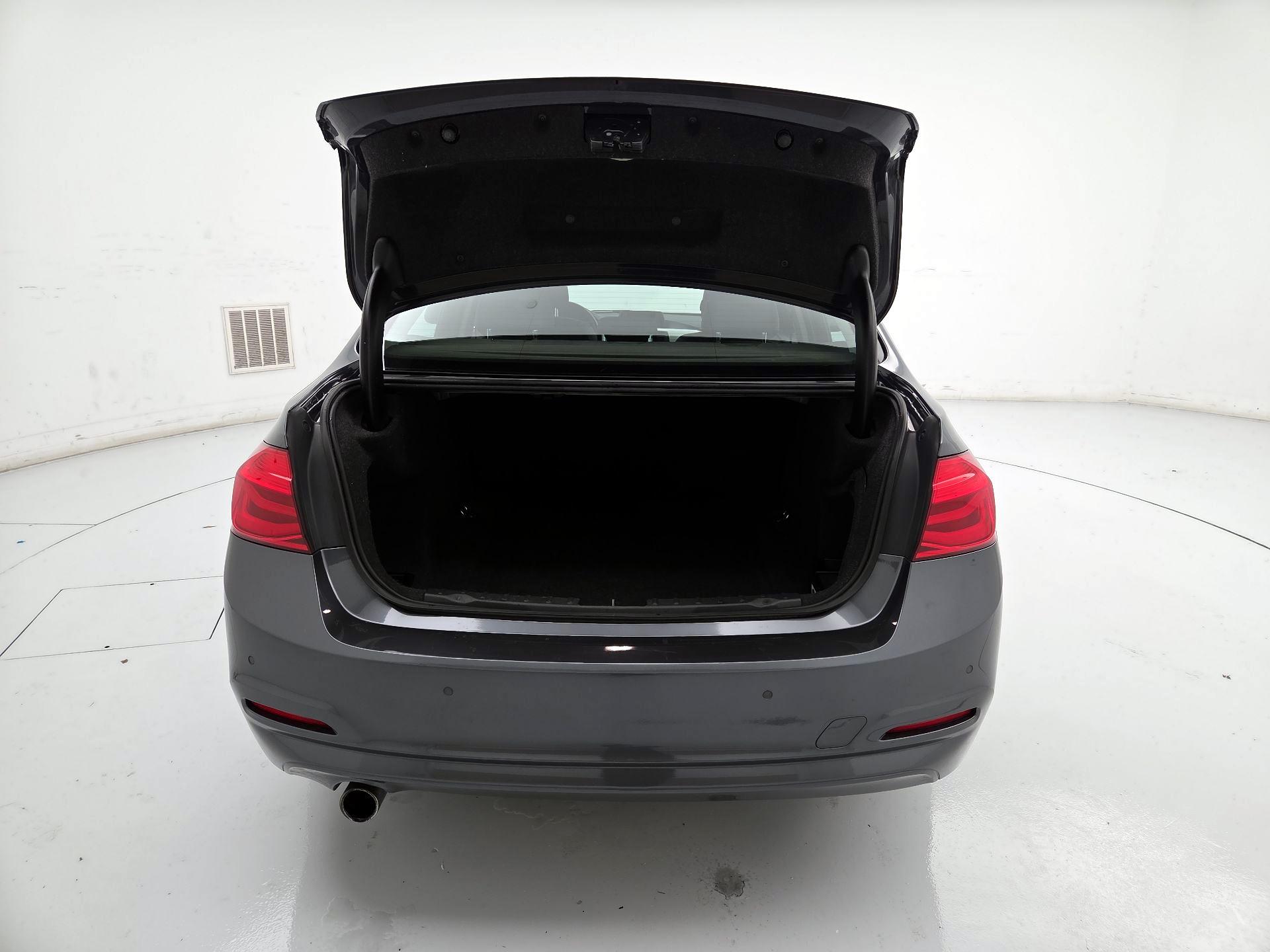 Thumbnail: 2017 BMW 3 Series - 20