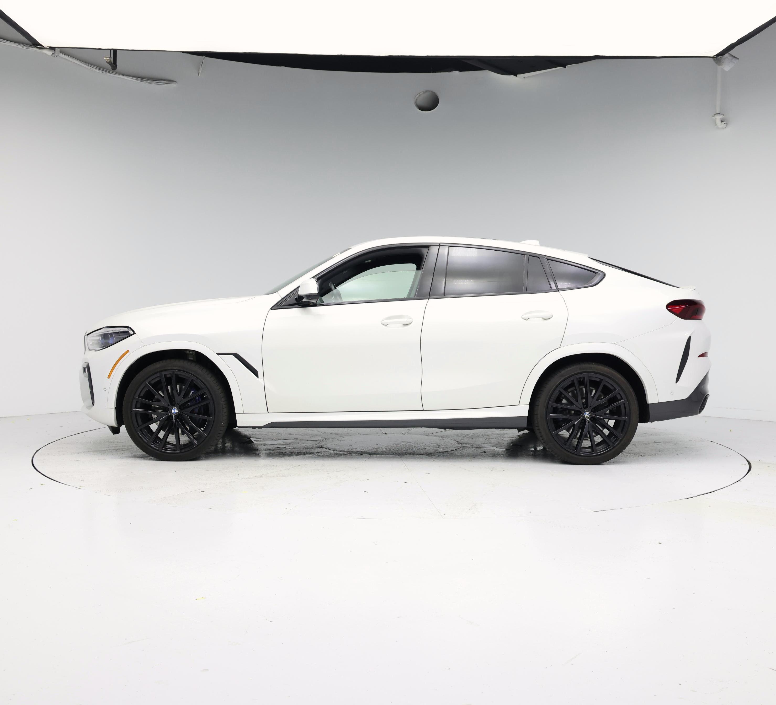 Thumbnail: 2021 BMW X6 - 3