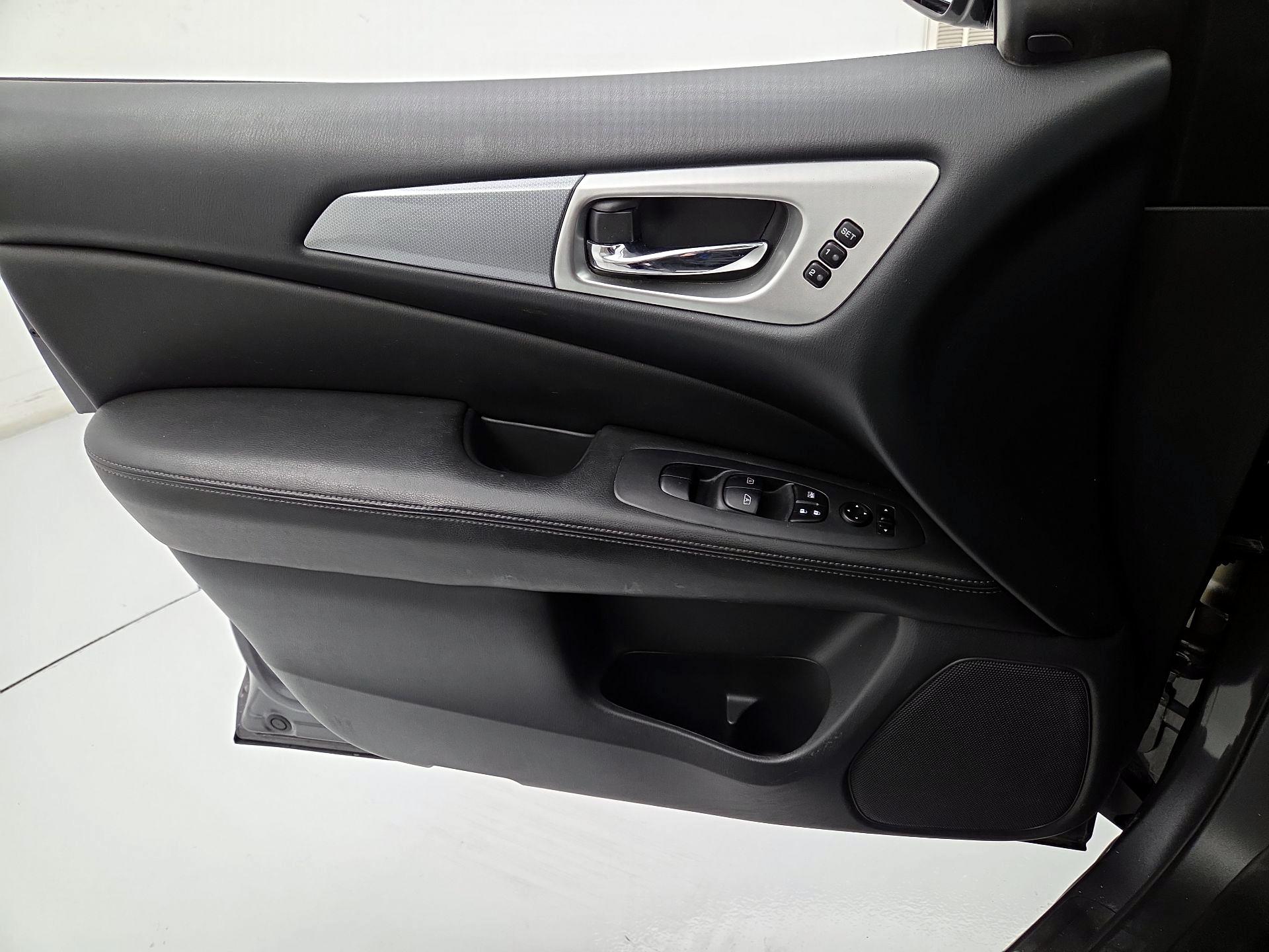 Thumbnail: 2017 Nissan Pathfinder - 12