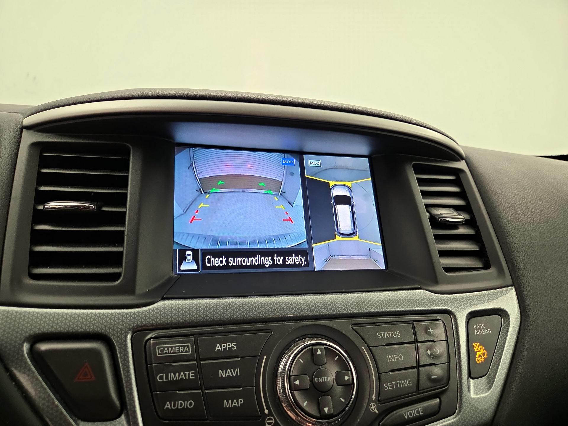 Thumbnail: 2017 Nissan Pathfinder - 15