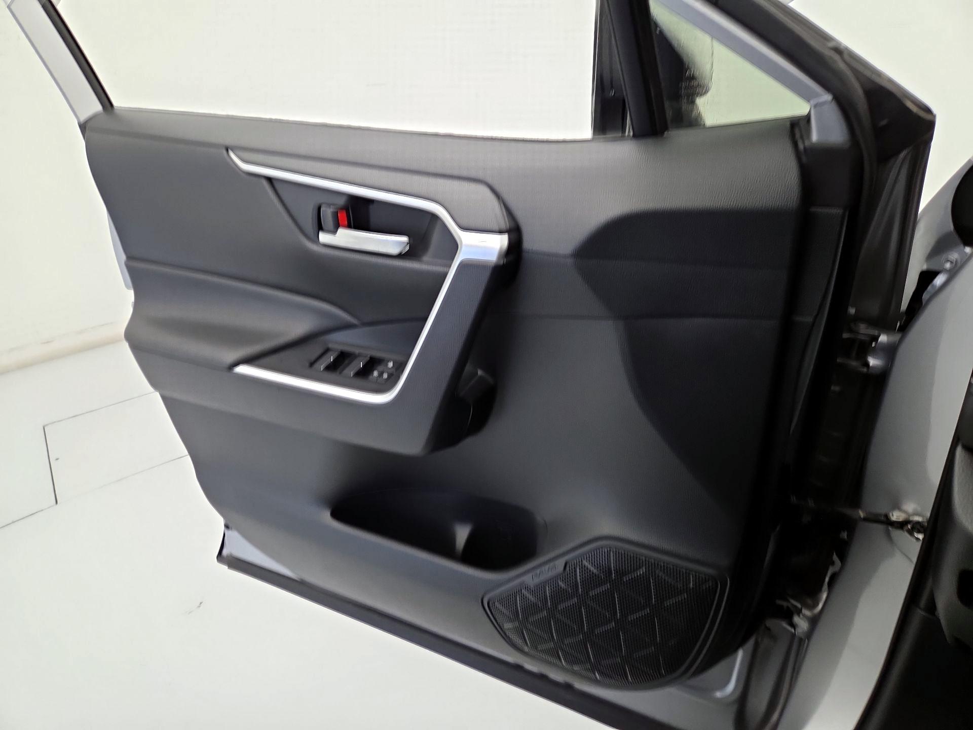 Thumbnail: 2019 Toyota RAV4 - 12