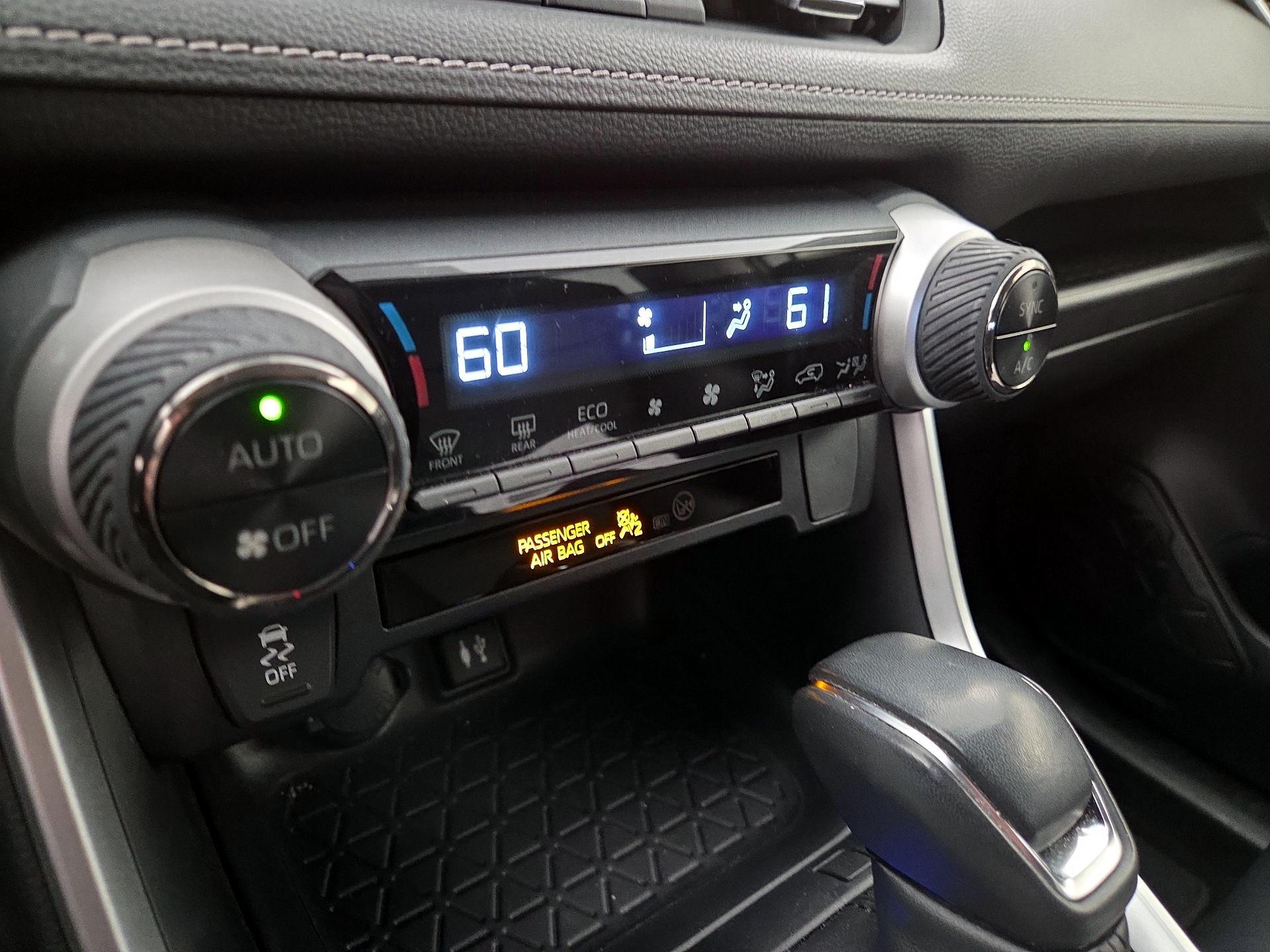 Thumbnail: 2019 Toyota RAV4 - 16