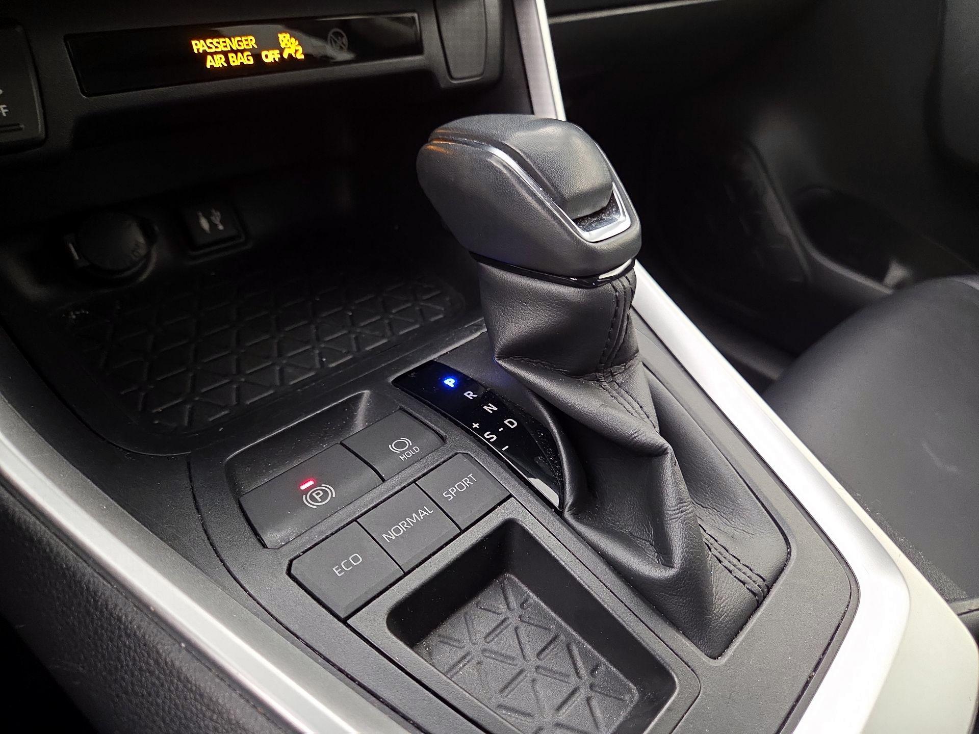 Thumbnail: 2019 Toyota RAV4 - 17