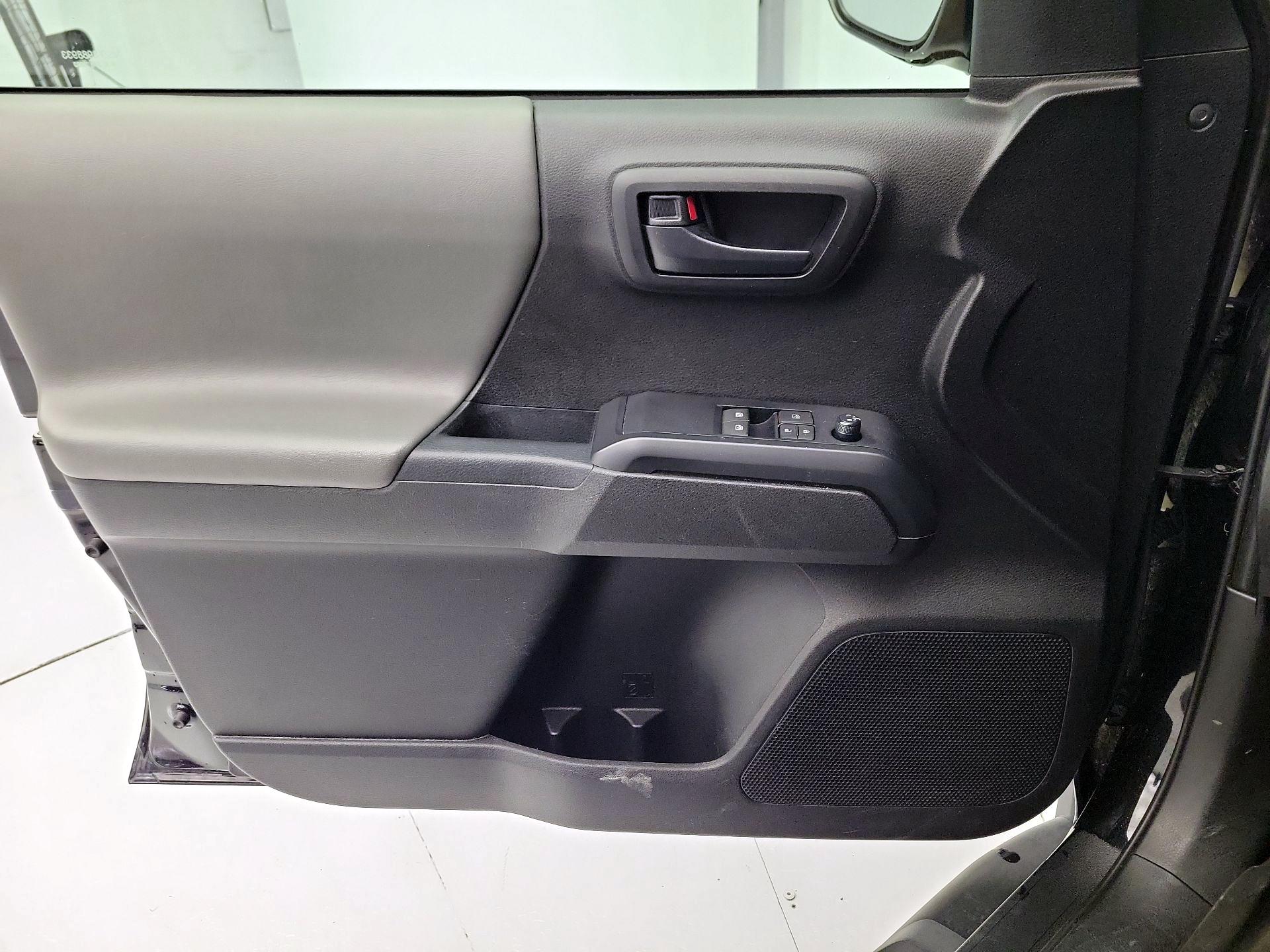 Thumbnail: 2021 Toyota Tacoma - 12