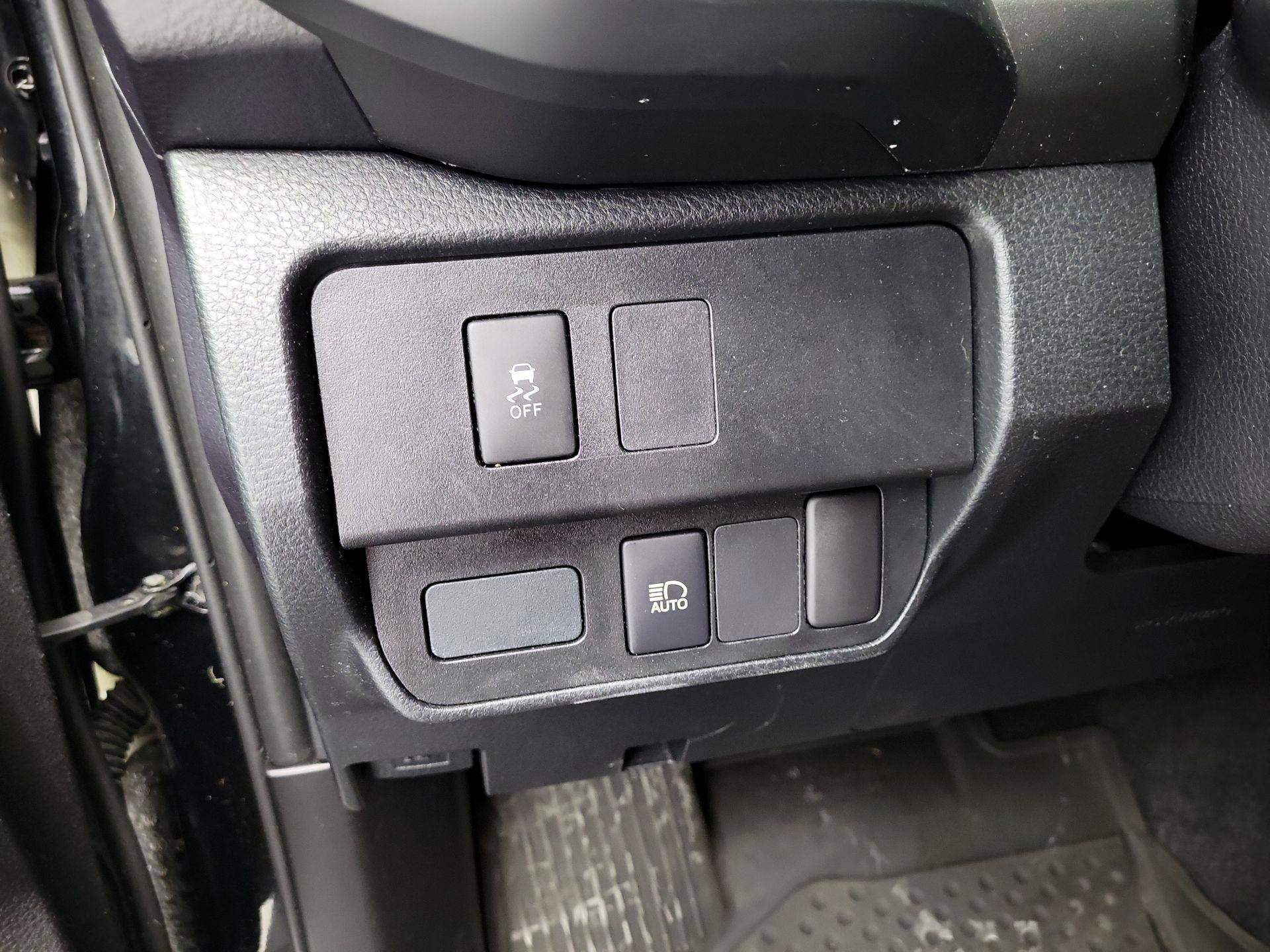 Thumbnail: 2021 Toyota Tacoma - 13