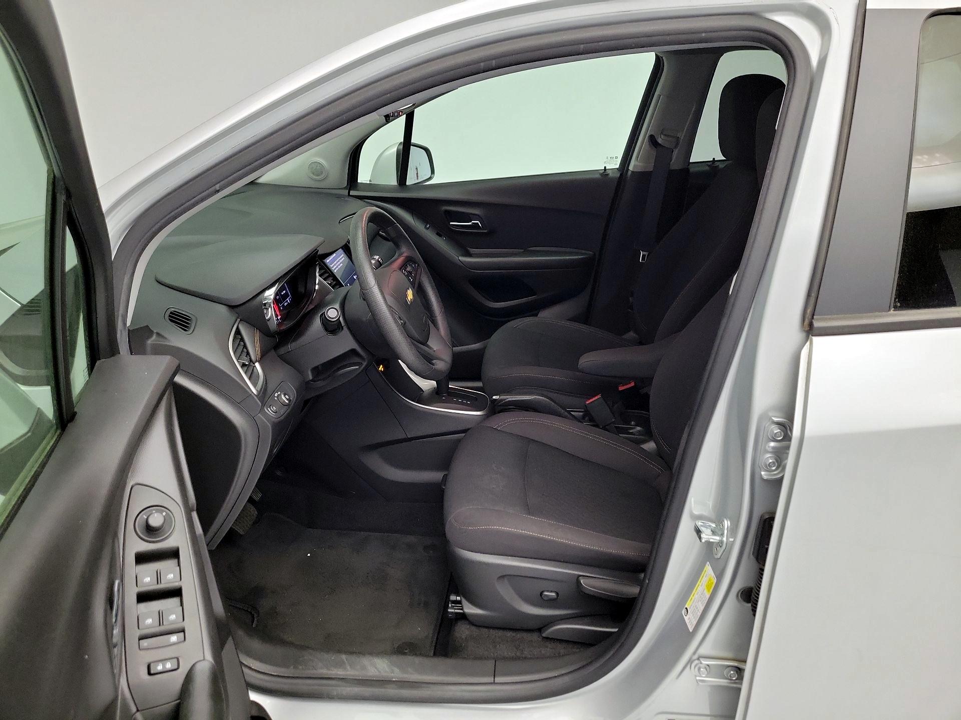 Thumbnail: 2022 Chevrolet Trax - 11