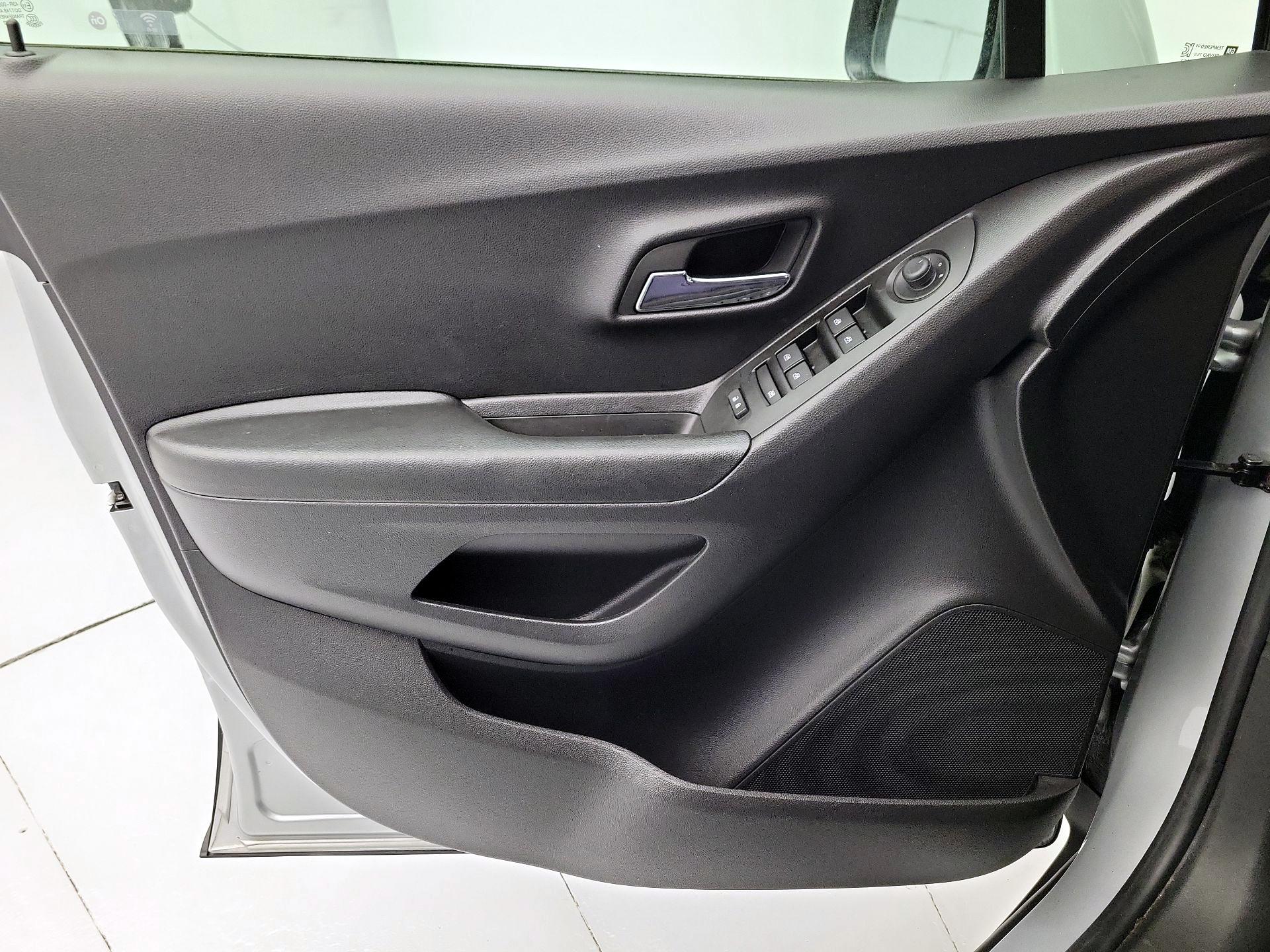 Thumbnail: 2022 Chevrolet Trax - 12