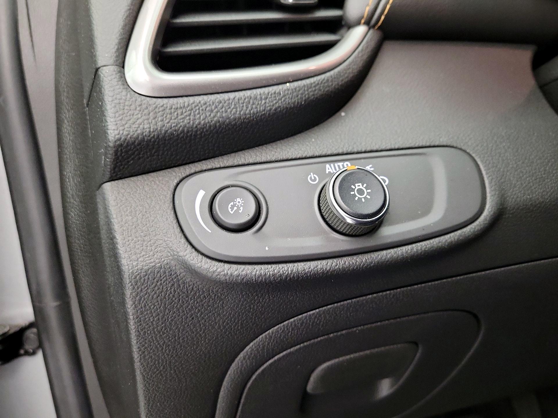 Thumbnail: 2022 Chevrolet Trax - 13