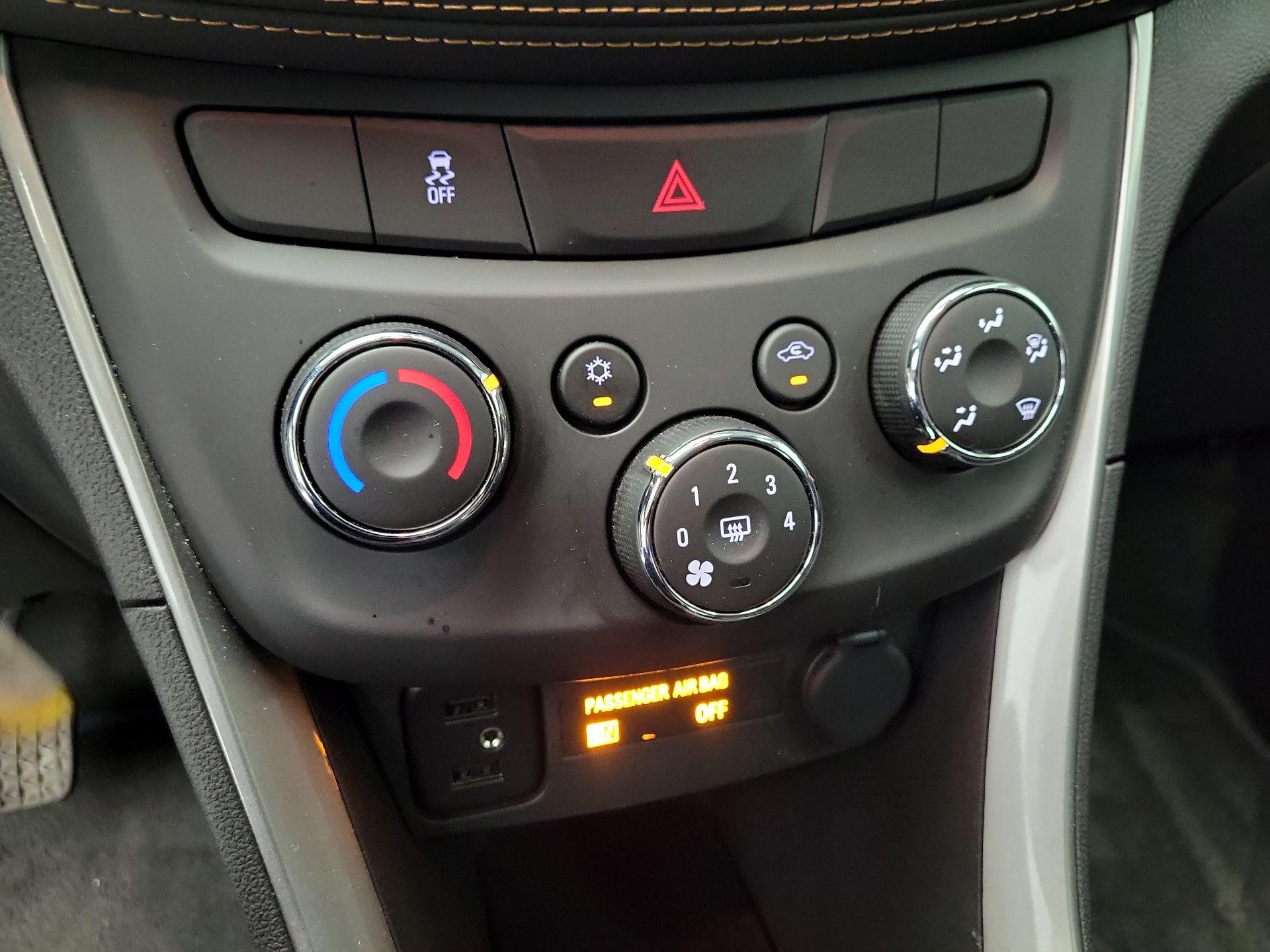 Thumbnail: 2022 Chevrolet Trax - 16