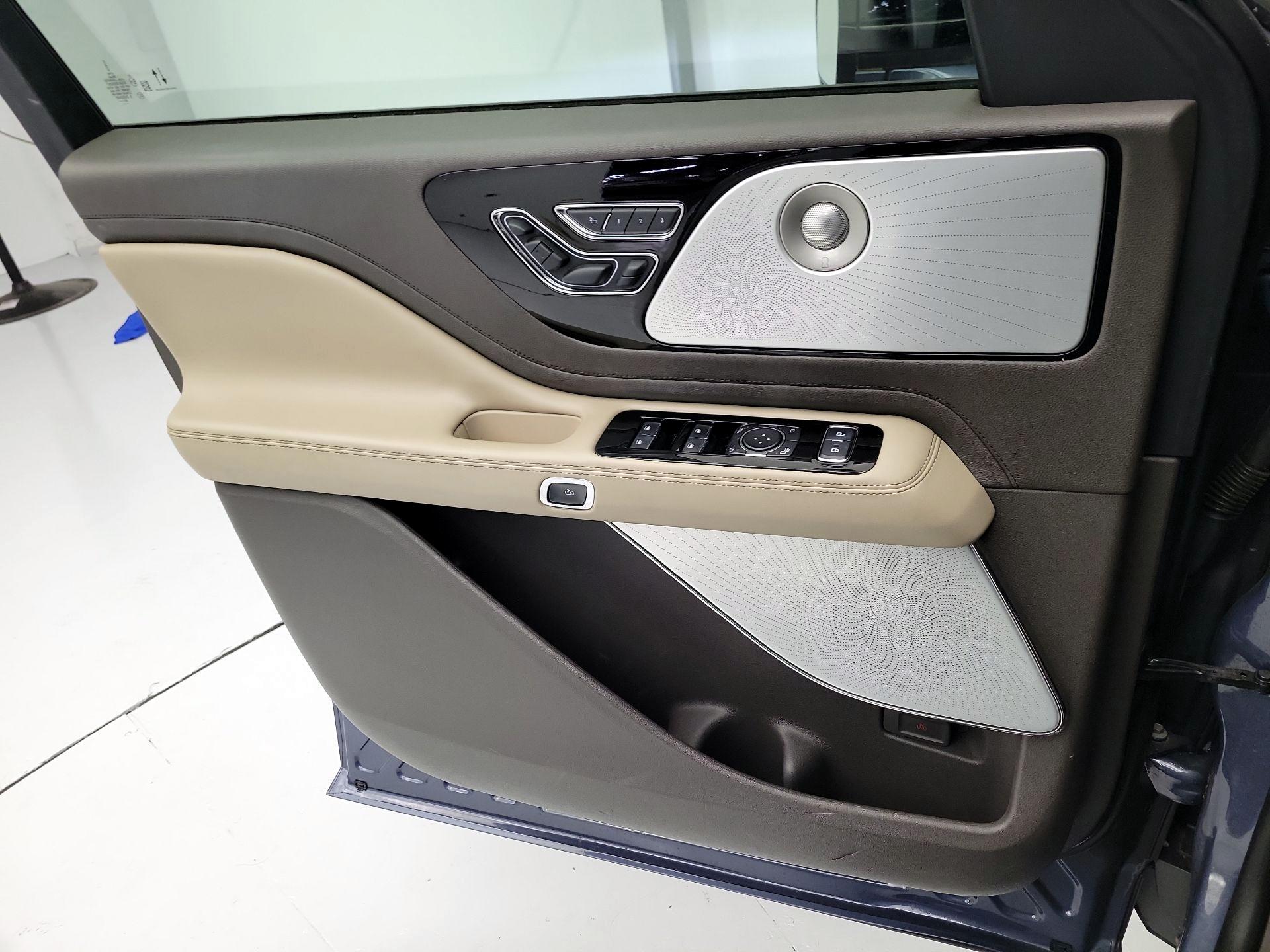 Thumbnail: 2021 Lincoln Aviator - 12