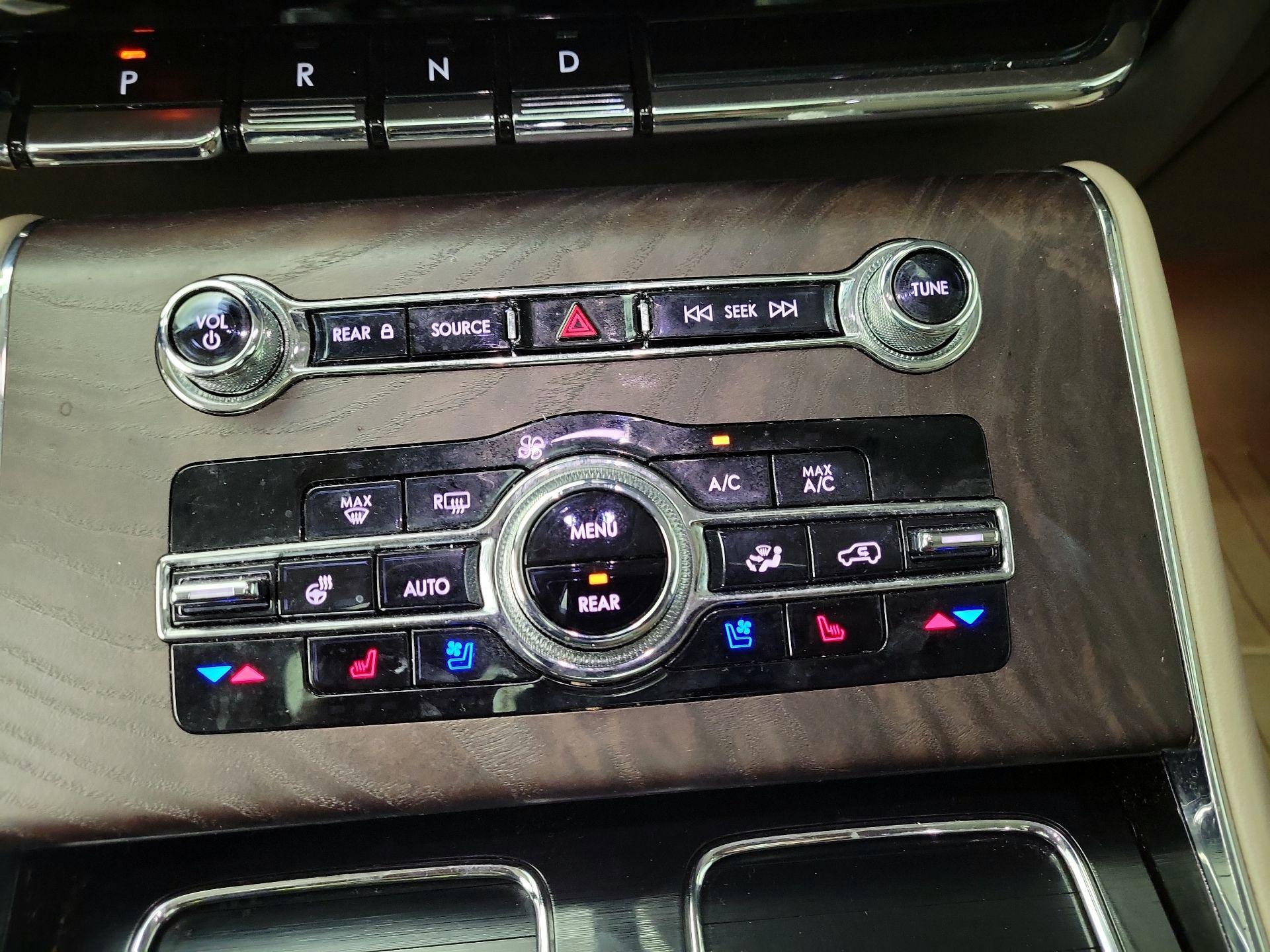 Thumbnail: 2021 Lincoln Aviator - 17