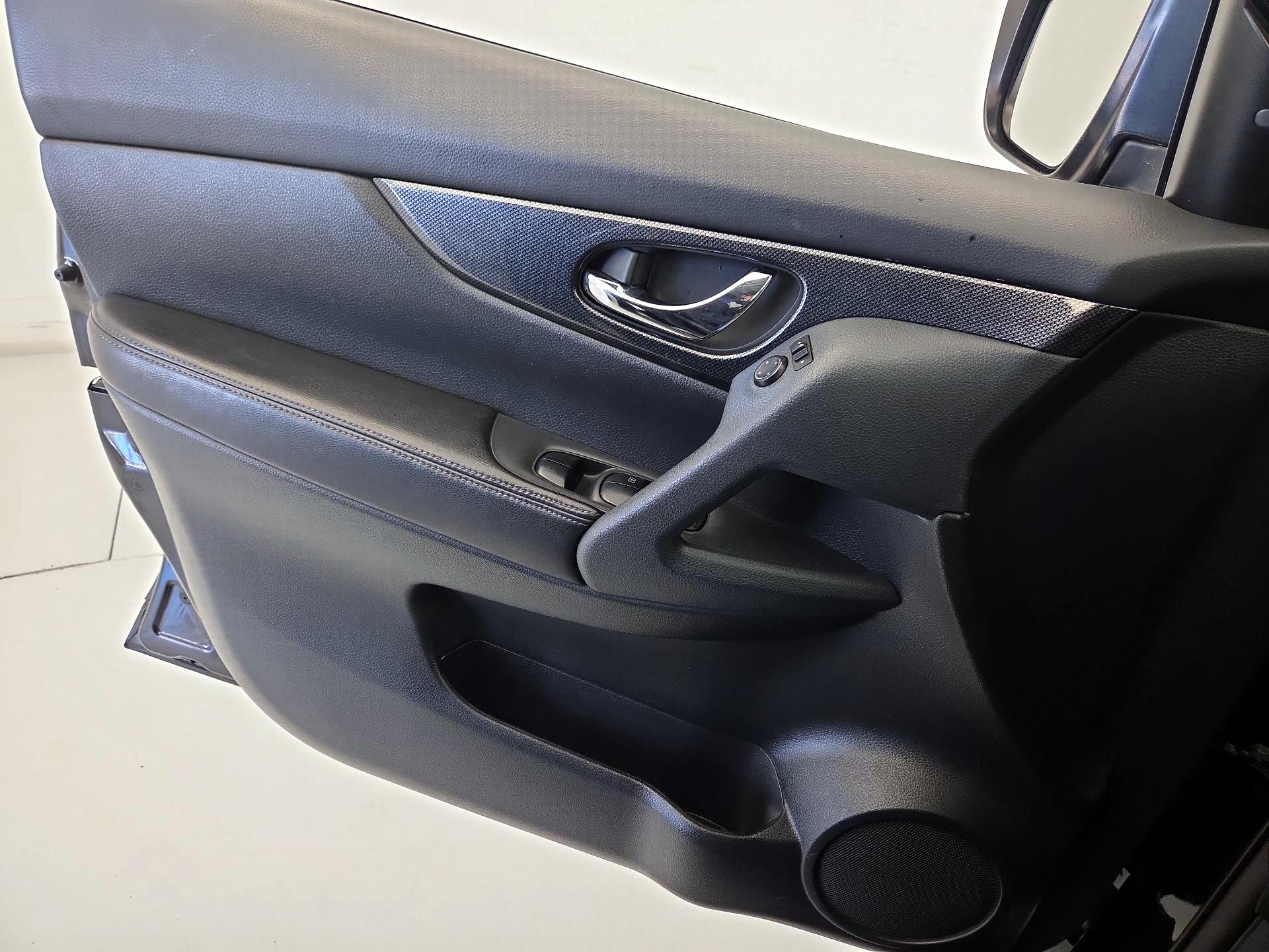 Thumbnail: 2015 Nissan Rogue - 12