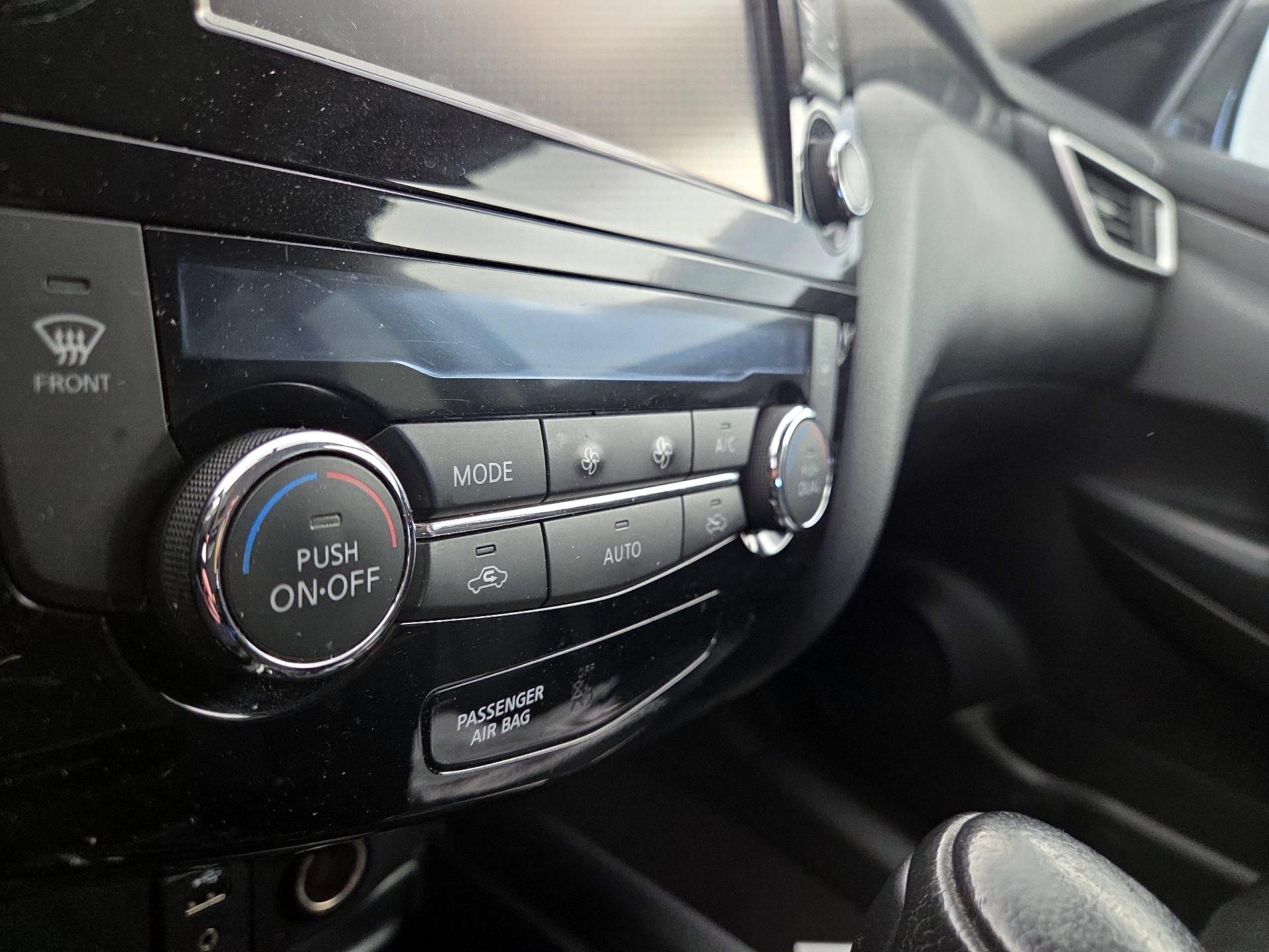 Thumbnail: 2015 Nissan Rogue - 16