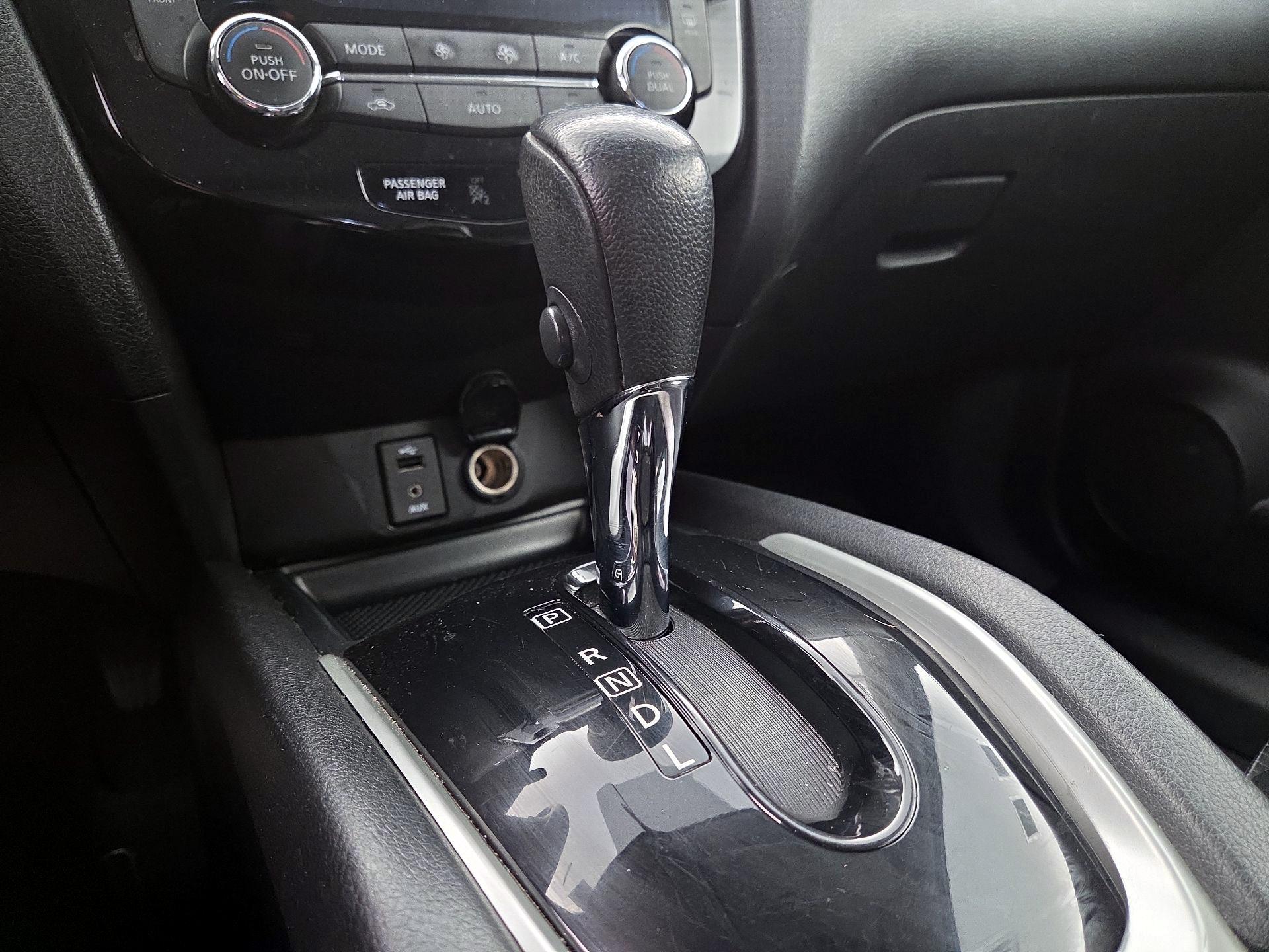 Thumbnail: 2015 Nissan Rogue - 17