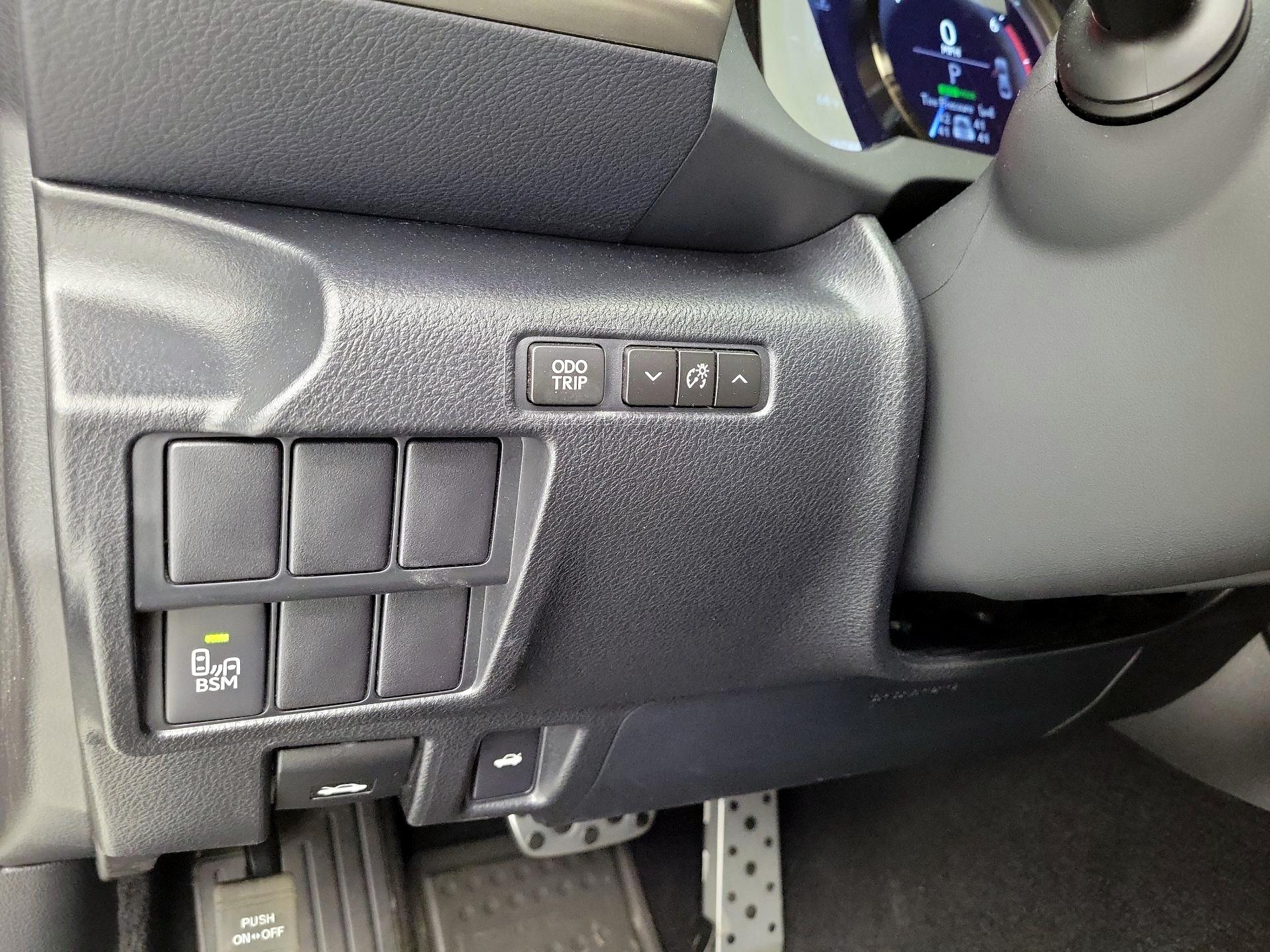 Thumbnail: 2016 Lexus IS - 13